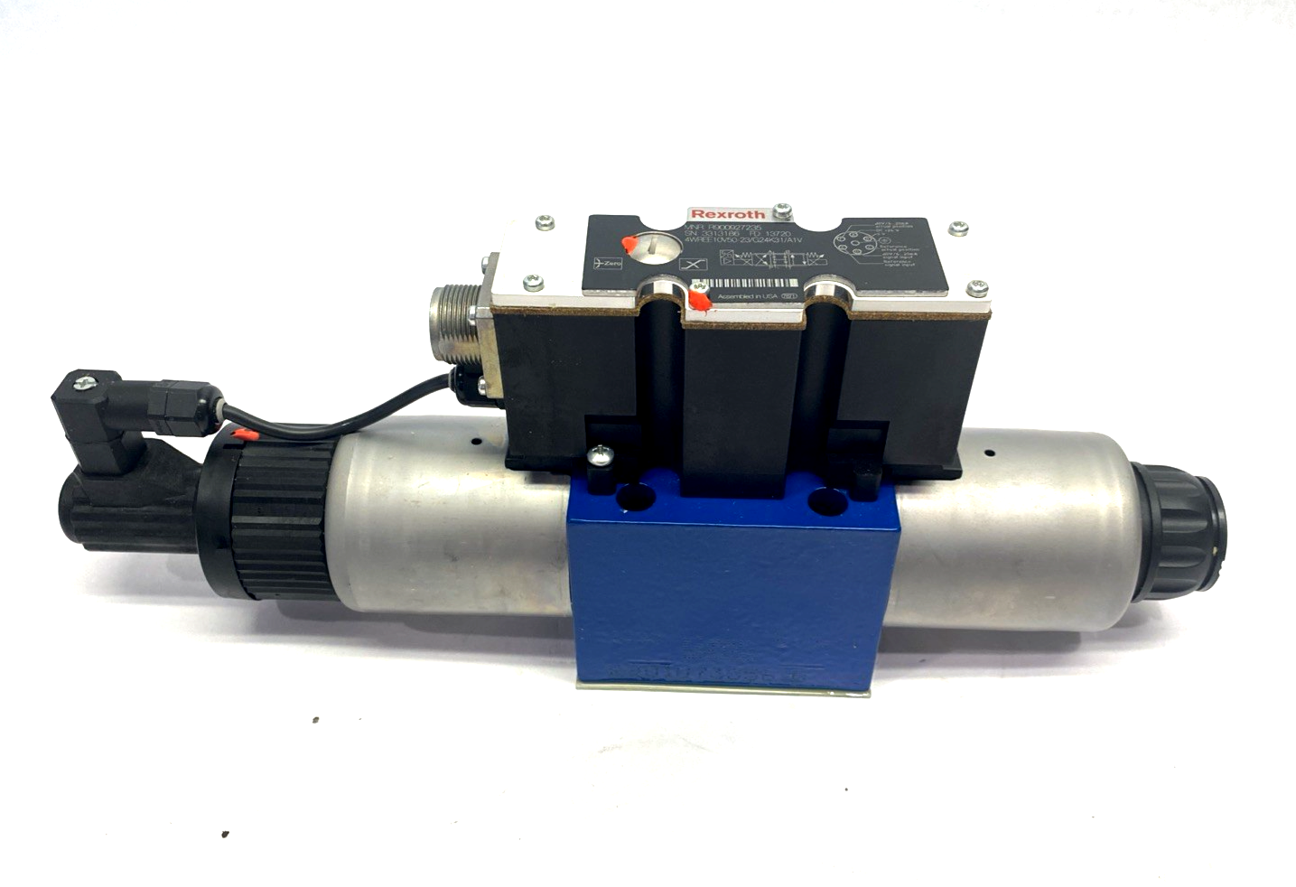 Bosch Rexroth R900927235 Proportional Directional Valve 4WREE10V50-23/G24K31/A1V - Maverick Industrial Sales