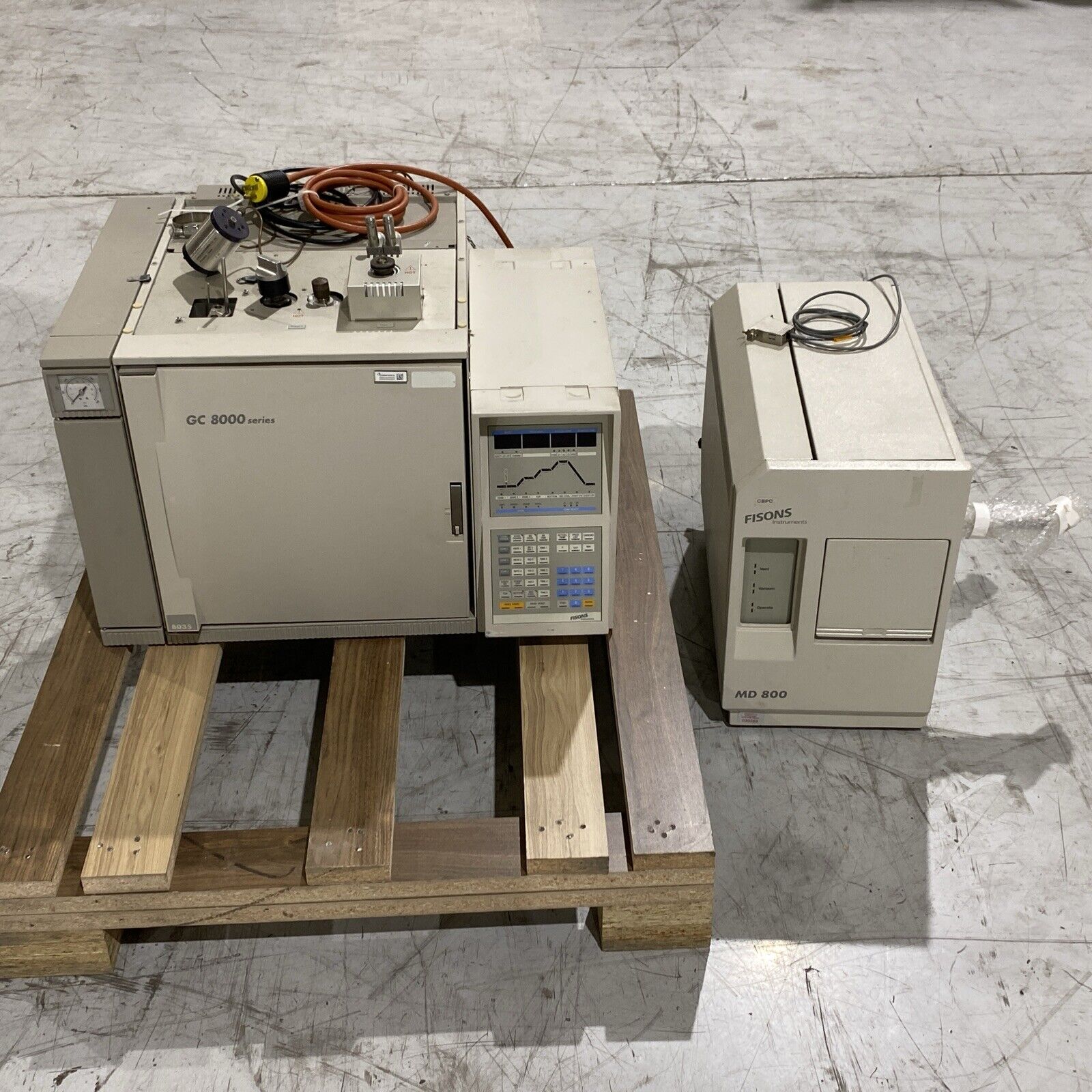 Fisons Gas Chromatograph Model GC8000 series 8035 with MD800 FOR PARTS - Maverick Industrial Sales