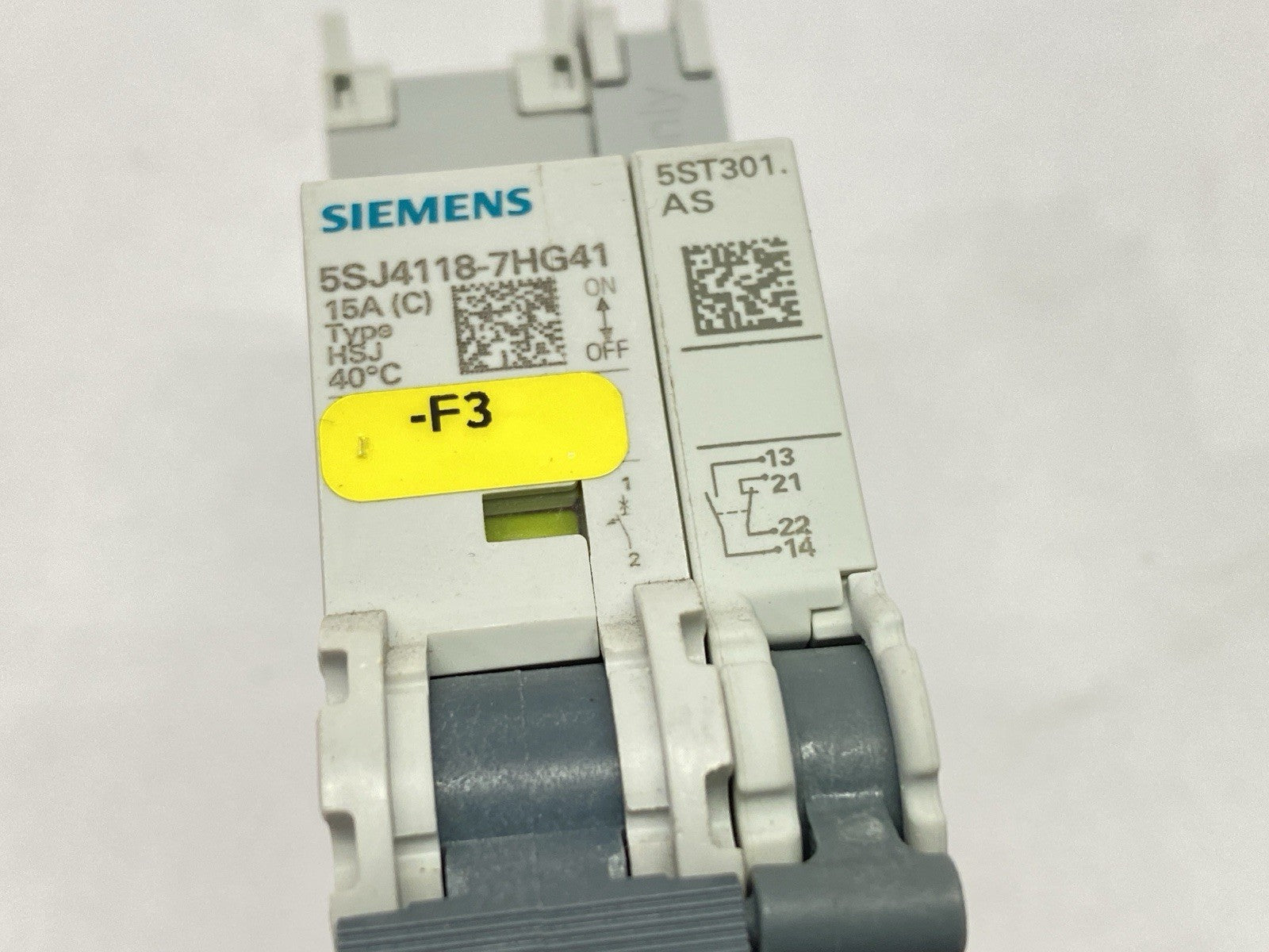 5SJ4118-7HG41 | Siemens Miniature Circuit Breaker 15A 240V w/ 5ST3010-0HG Switch - Used - Maverick Industrial Sales