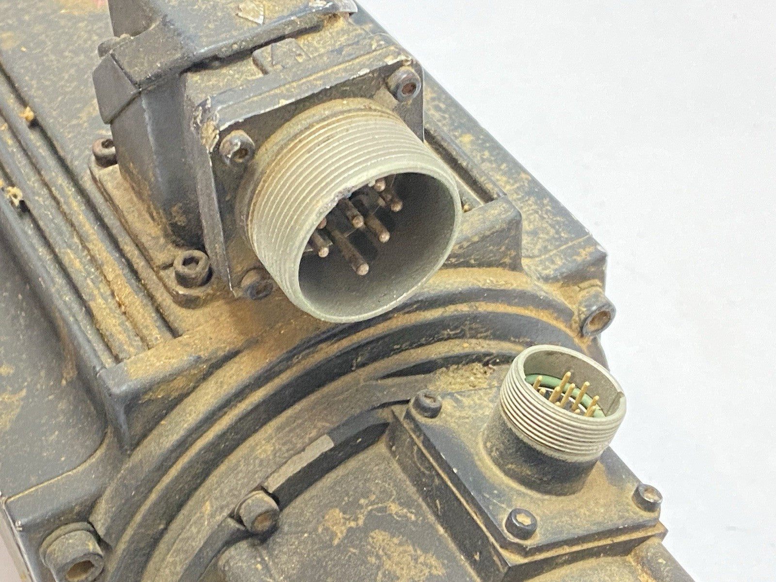 MDD090C-N-040-N2L-110GA0 | Indramat Servo Motor w/ Alpha SPF 110-MX1-8,2-40/110S01 - Used - Maverick Industrial Sales