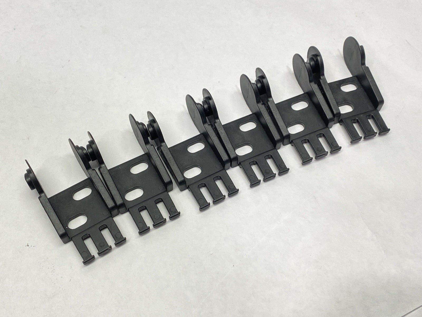 1025-4PZ | Igus Locking Mounting Bracket LOT OF 6 - New Other - Maverick Industrial Sales