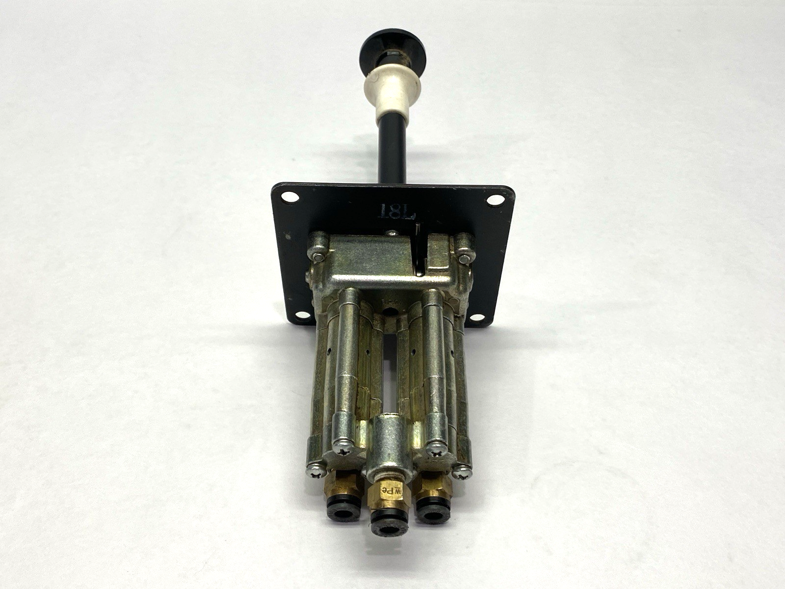 Buyers Products K1010FAS1 Feathering Air Valve 4-Way 3-Position 1/4" Port NO KIT - Maverick Industrial Sales