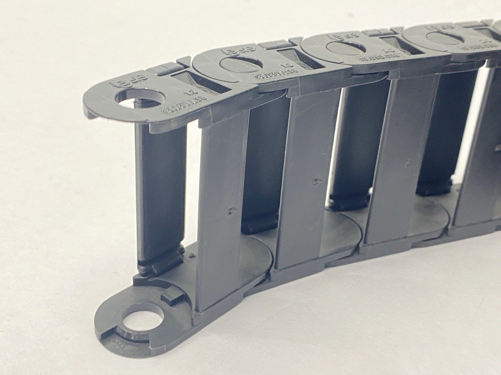 15.050.038 | Igus Series 15 Energy Chain 28 Links 2.8ft Length - New Other - Maverick Industrial Sales
