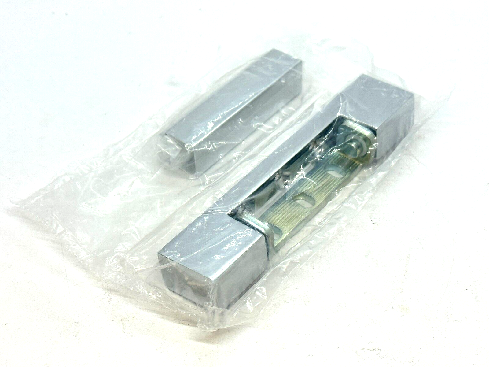 Component Hardware R42-2840 Edgemount Hinge 5/8" Offset - Maverick Industrial Sales