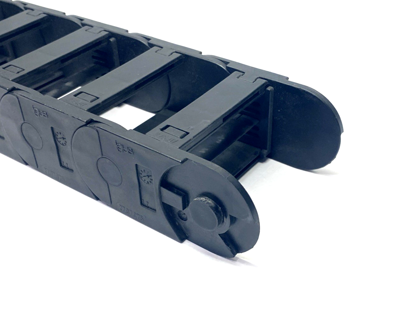 Igus 27.07.075 E2 Series 27 E-Chain Cable Carrier 12-Link 28" Length 27-07-075-0 - Maverick Industrial Sales