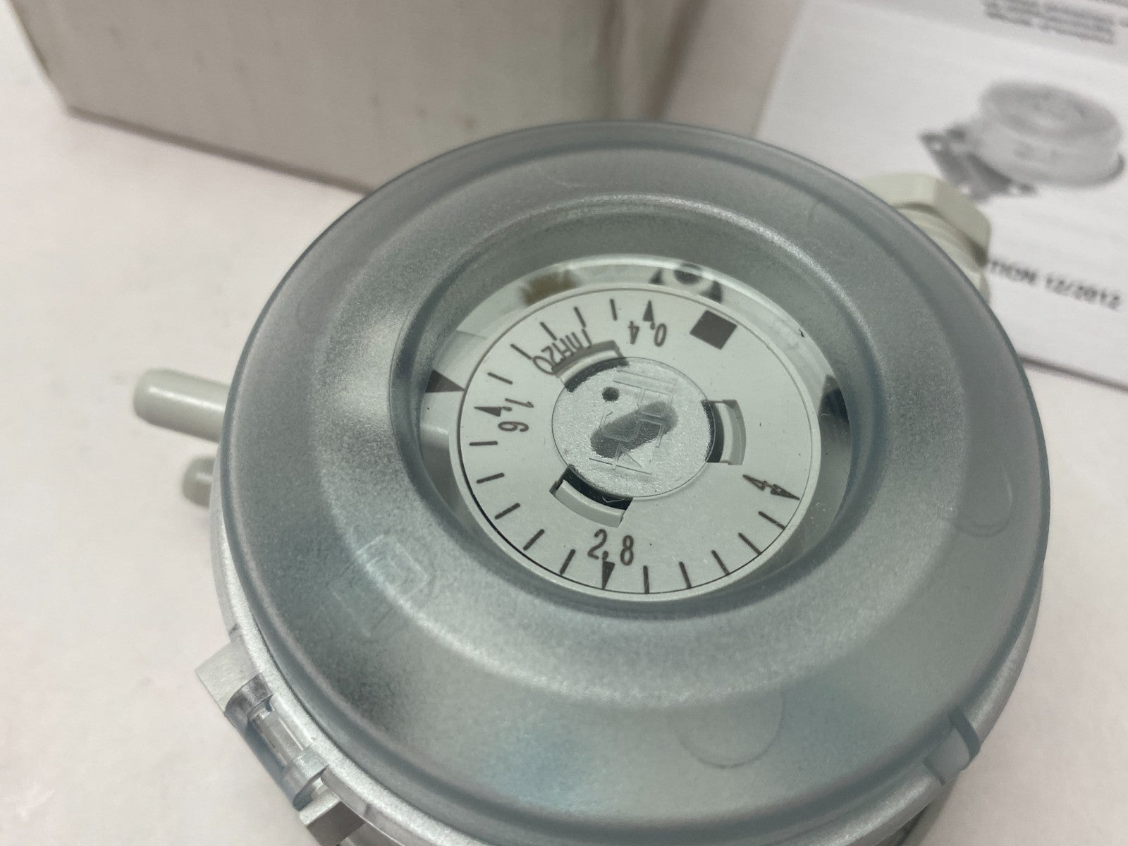 Huba Control 604.S220030 Relative or Differential Pressure Switch 0.4...4inchH2O - Maverick Industrial Sales