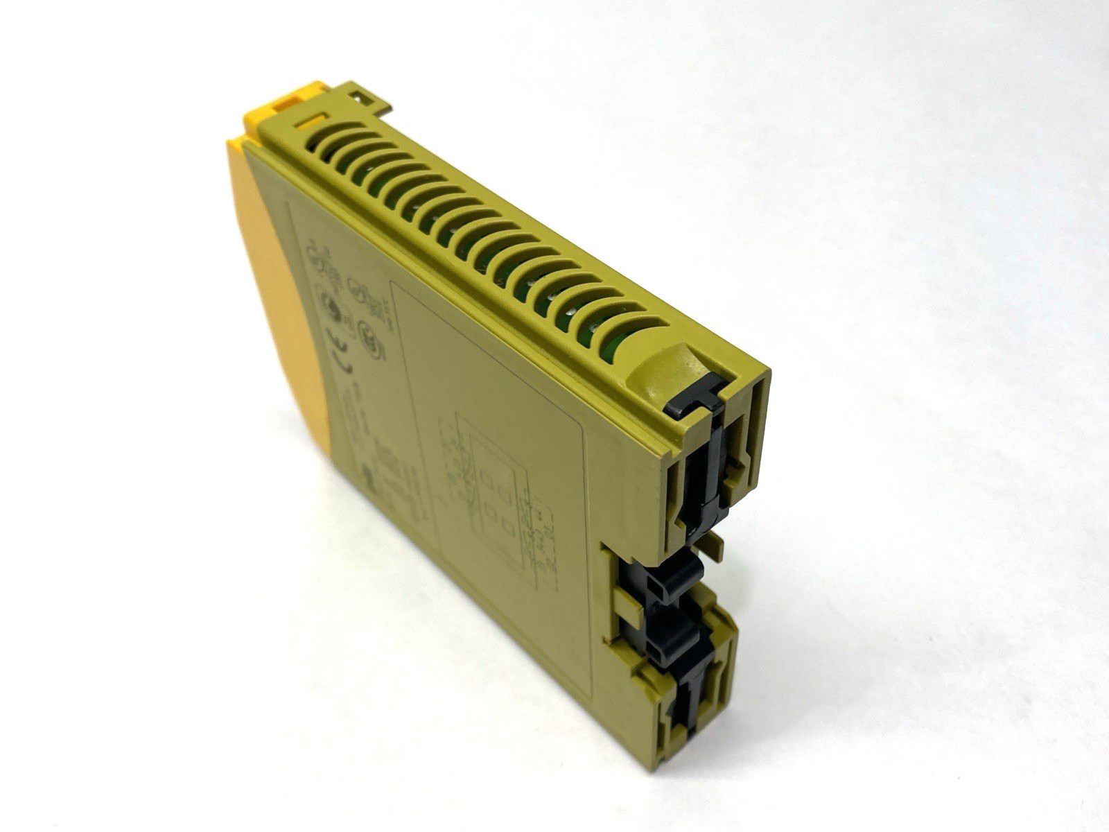 PNOZ mo4p 4n/o | Pilz Expansion Module 4-Digital Outputs 6A 773536 - Used - Maverick Industrial Sales