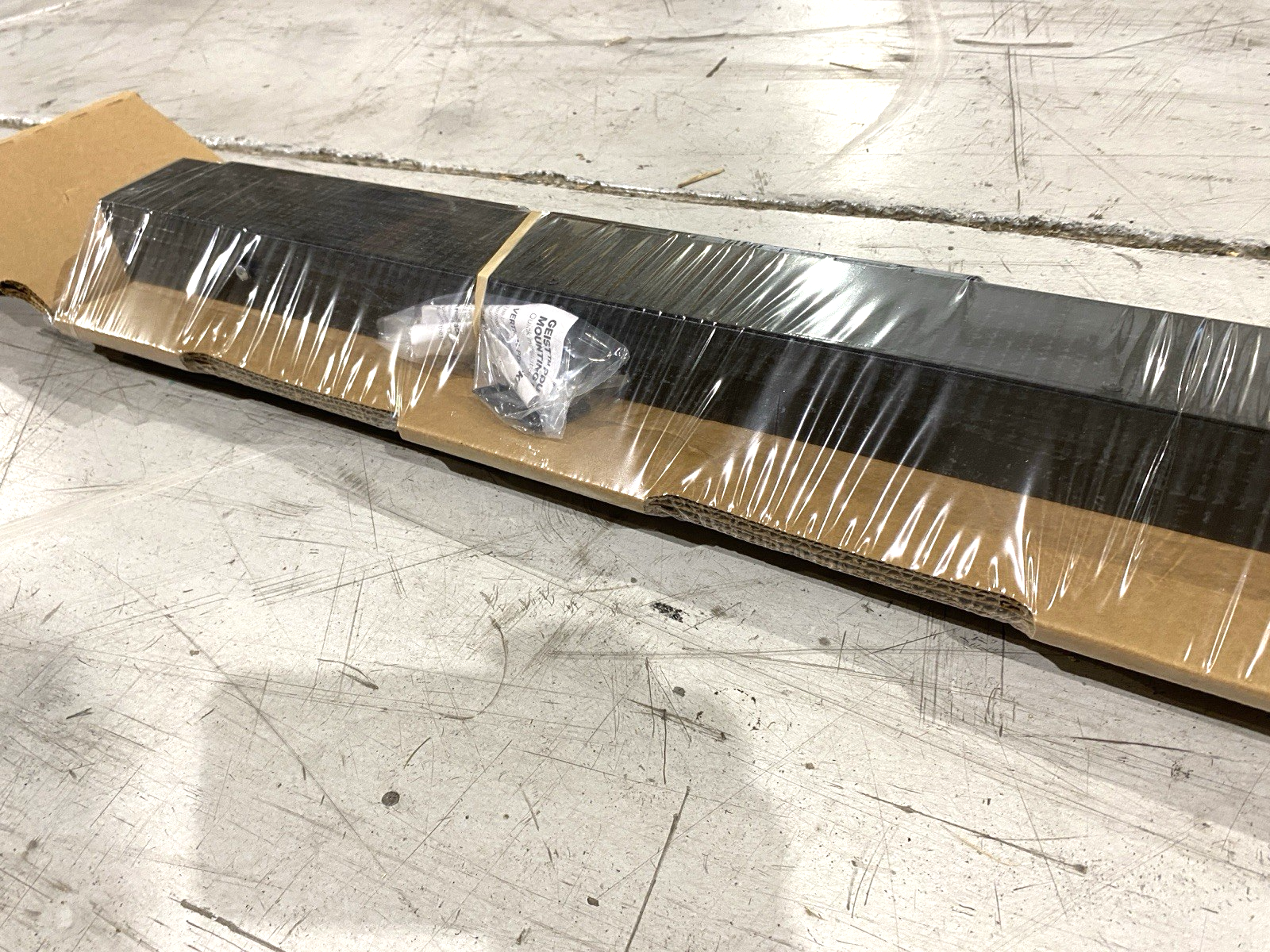 Vertiv Geist VP5N30AP rPDU Switched Unit Level Monitoring EC 30A 208V Vertical - Maverick Industrial Sales