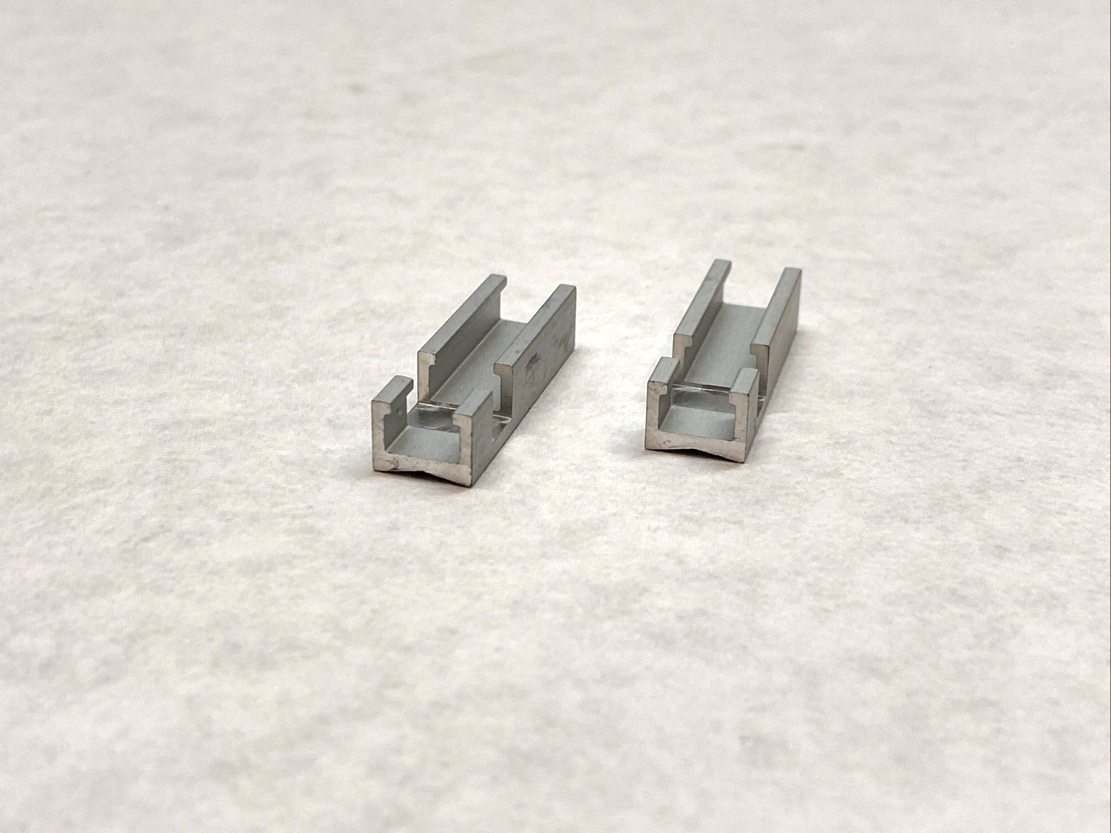 BAM01Y9 | Balluff Magnetic Sensor Mount Bracket LOT OF 2 - New – Open box - Maverick Industrial Sales