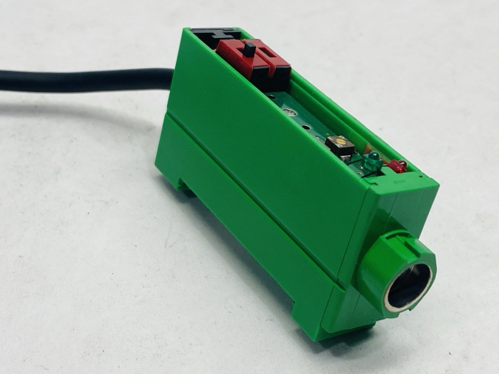 Takex F1RMPN Green Fiber Optic Sensor With Cable 12-24VDC - Maverick Industrial Sales