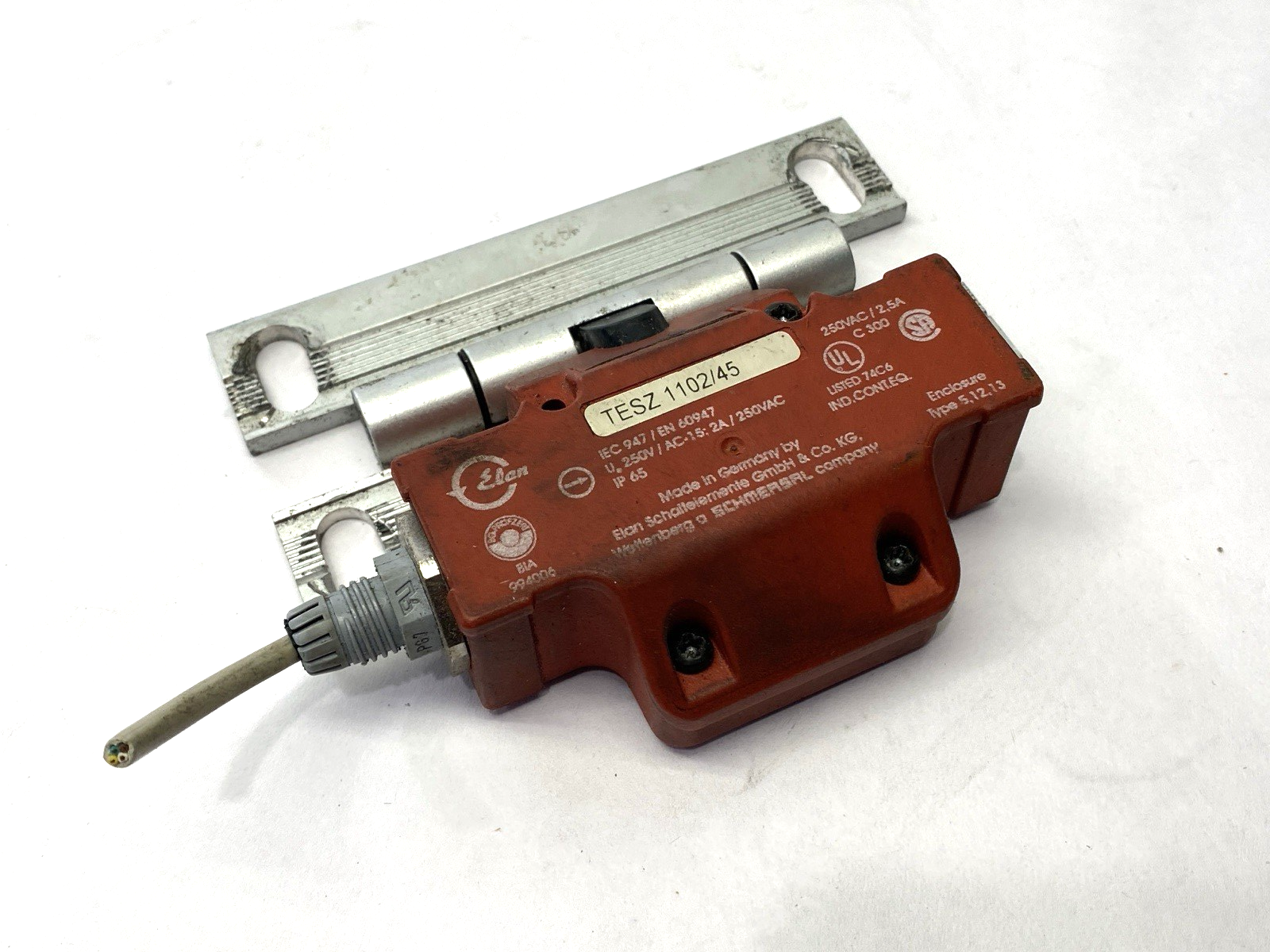 TESZ 1102/45 | Schmersal Hinge Safety Switch 250V - For parts or not working - Maverick Industrial Sales