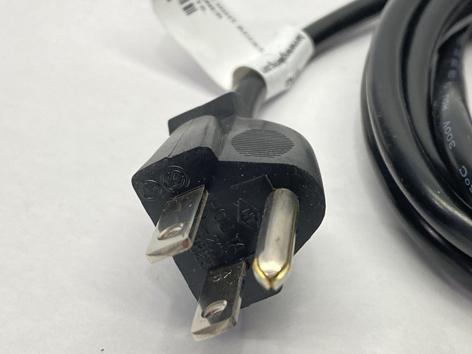 LQMAC-306B | Banner Double Ended Cordset Molex 3-Pin to AC Plug 85576 - New Other - Maverick Industrial Sales