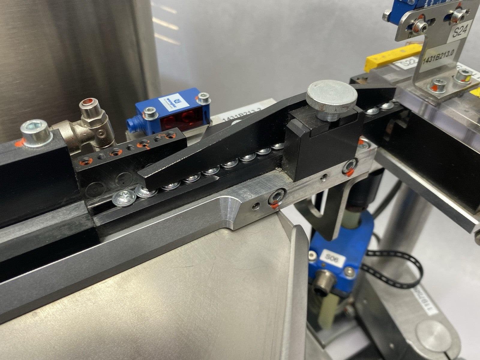 Weber ZEL 240 Gentle Vibratory Step Feeder System, Very Low Noise Emissions - Maverick Industrial Sales