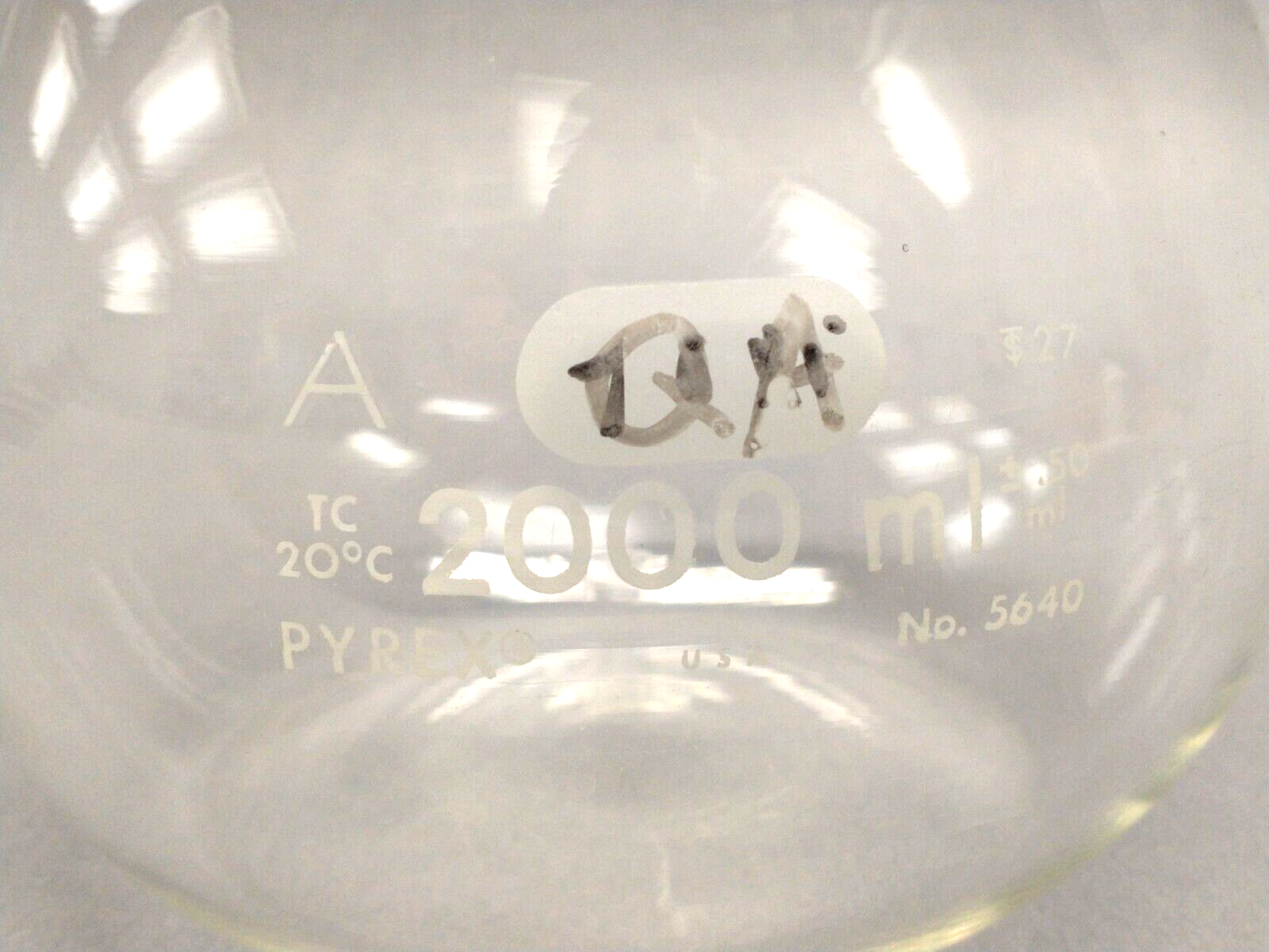 Pyrex 5640-2L Volumetric Flask 2000mL 5640 TC - Maverick Industrial Sales