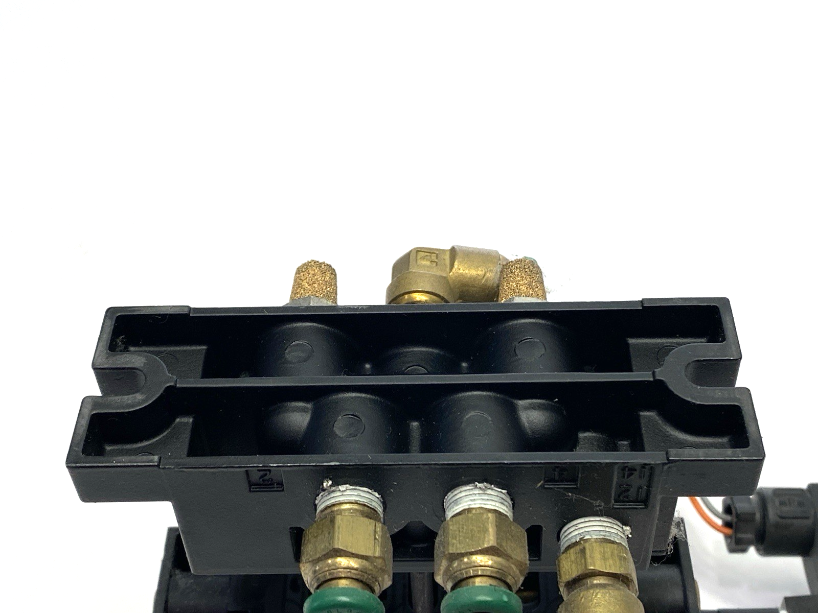 Norgren MK01EDA34AMNA Solenoid Valve 150PSIG 12VDC w/ Pneumatic Manifold Base - Maverick Industrial Sales