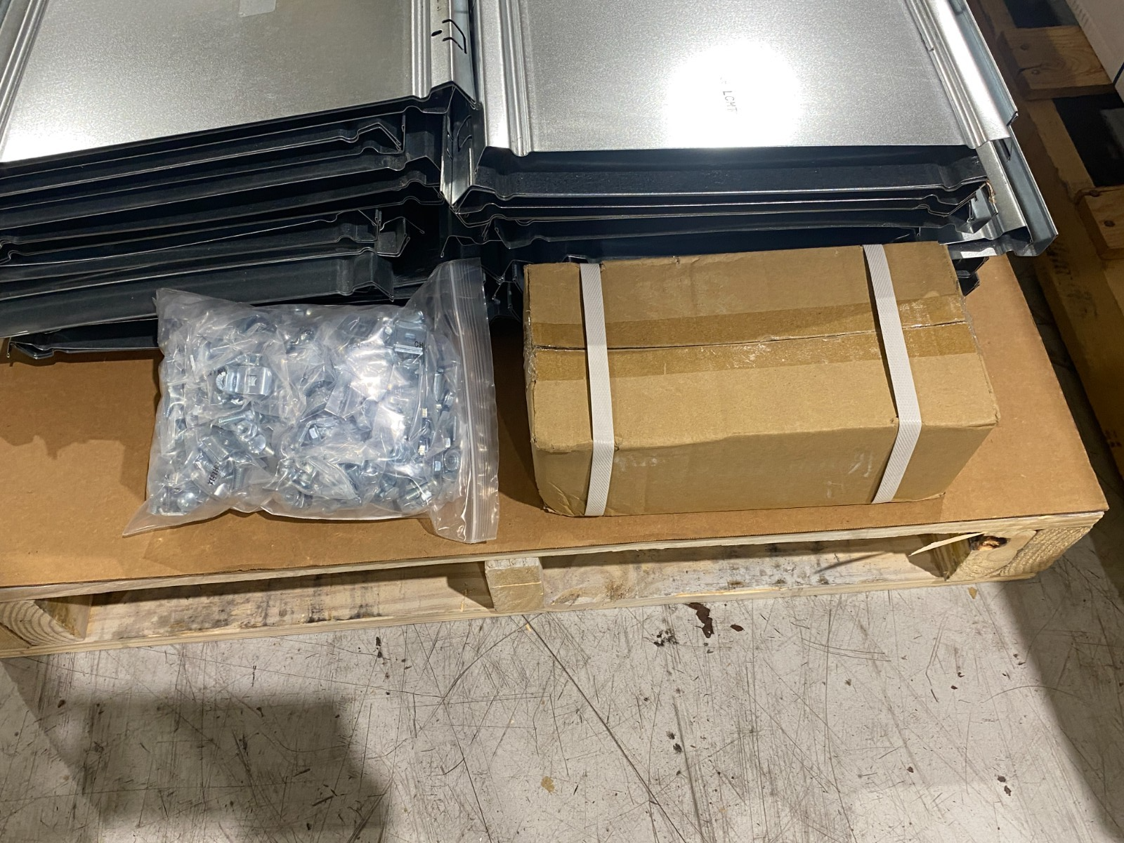 629300 | Legrand Cablofil CM Wire Mesh Tray Cover CVN300 GS-Pre Gal. LOT OF 60 - New – Open box - Maverick Industrial Sales