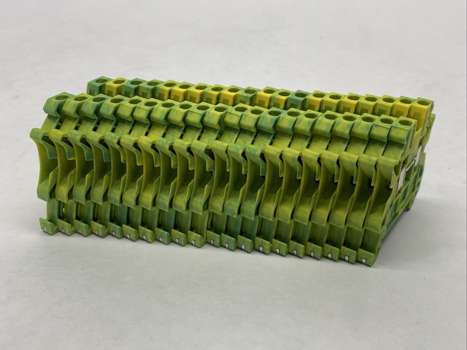 Siemens 8WH1000-0CF07 Ground Terminal Block Green/Yellow LOT OF 20 - Maverick Industrial Sales