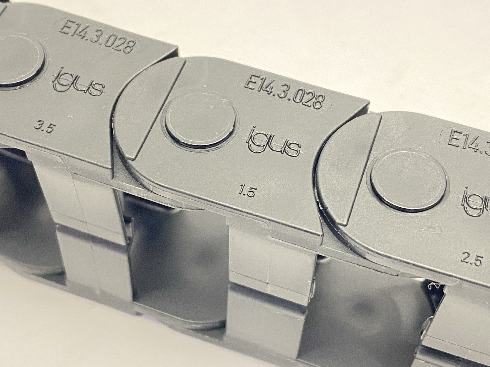 E14.3.028.0 | Igus Series E14 Energy Chain 16 Links 1.6ft Length w/ 114-3-12PZ - New Other - Maverick Industrial Sales