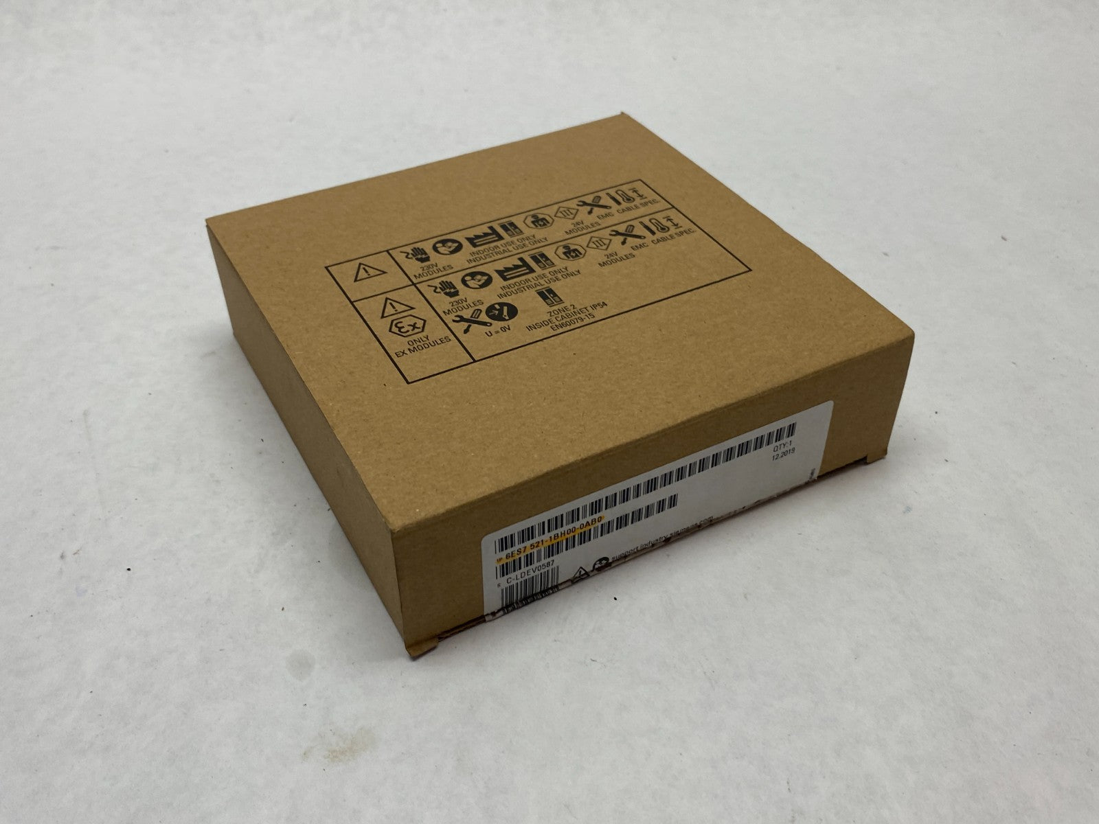 Siemens 6ES7 521-1BH00-0AB0 SIMATIC S7-1500 Digital Input Module, DI 16x24VDC HF - Maverick Industrial Sales