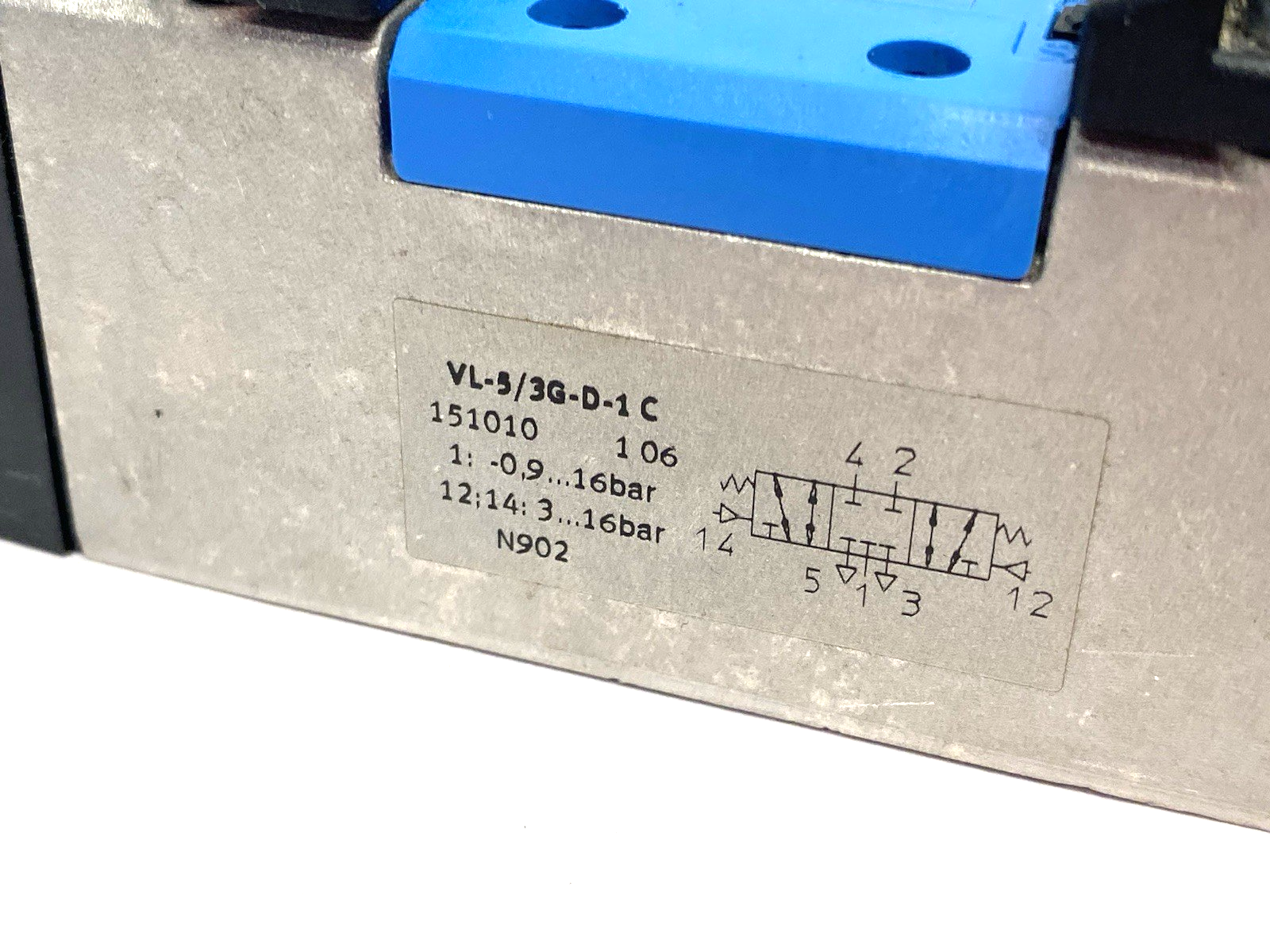 Festo VL-5-3G-D-1-C Pneumatic Valve 151010 CRACKED BODY - Maverick Industrial Sales