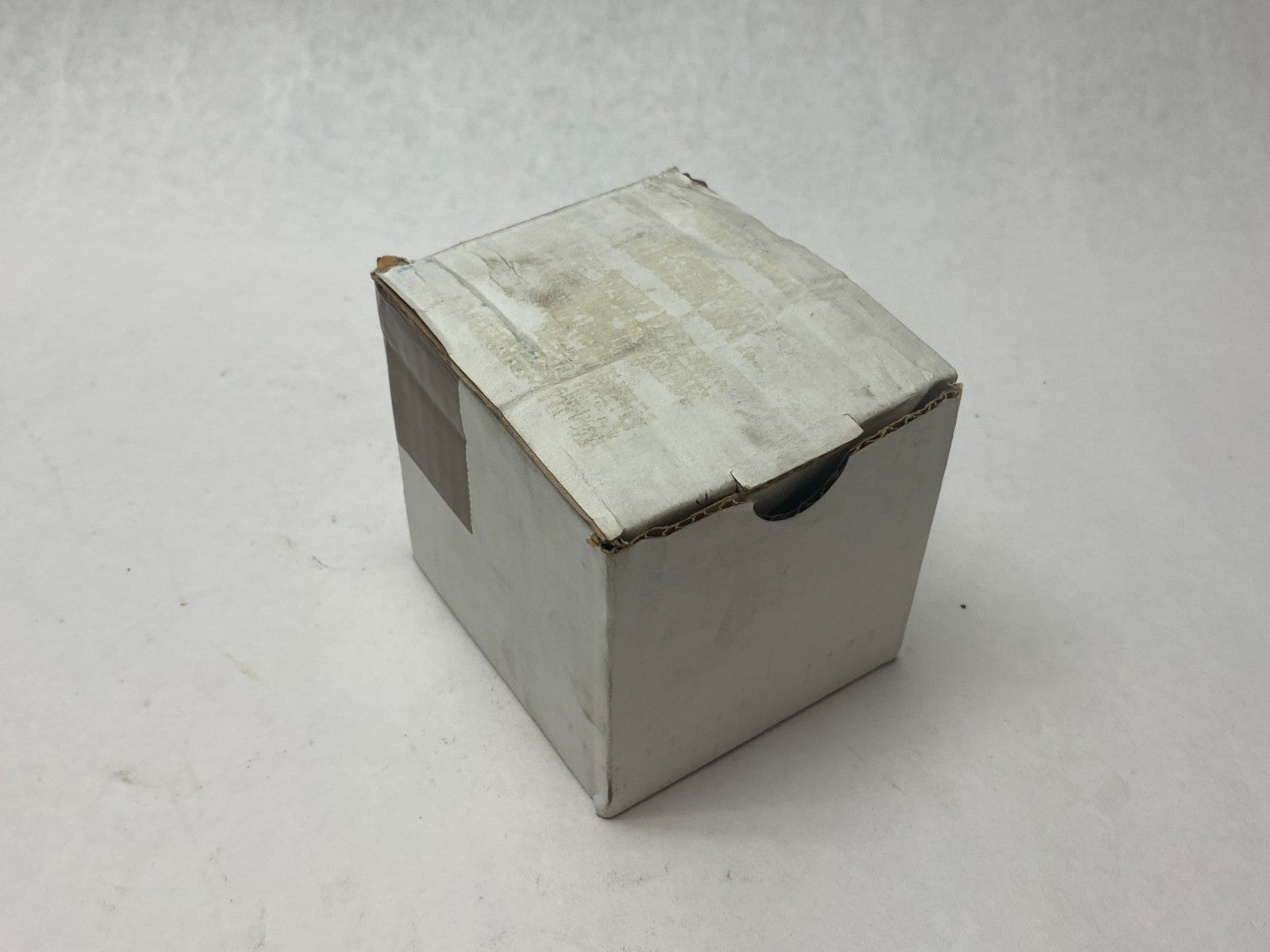 Huba Control 604.S220030 Relative or Differential Pressure Switch 0.4...4inchH2O - Maverick Industrial Sales