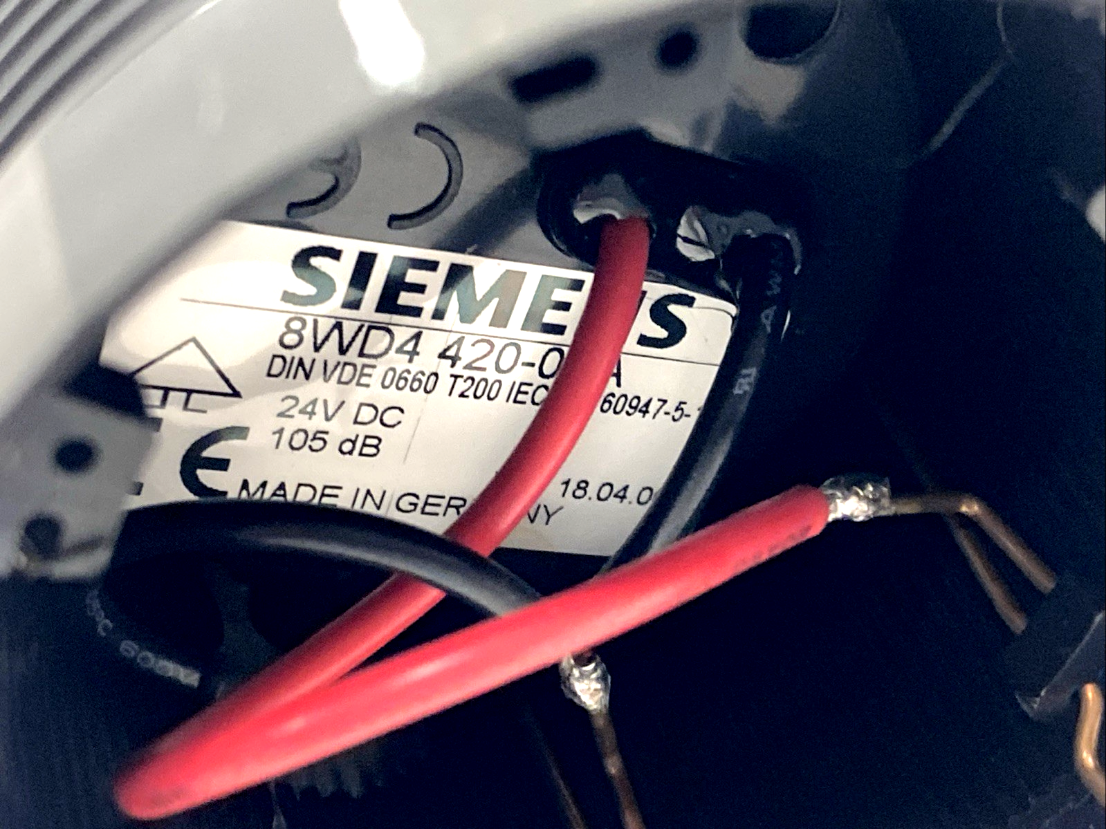 8WD4420-0EA | Siemens Alternating Tone Siren Element 105dB 24V AC/DC - Used - Maverick Industrial Sales