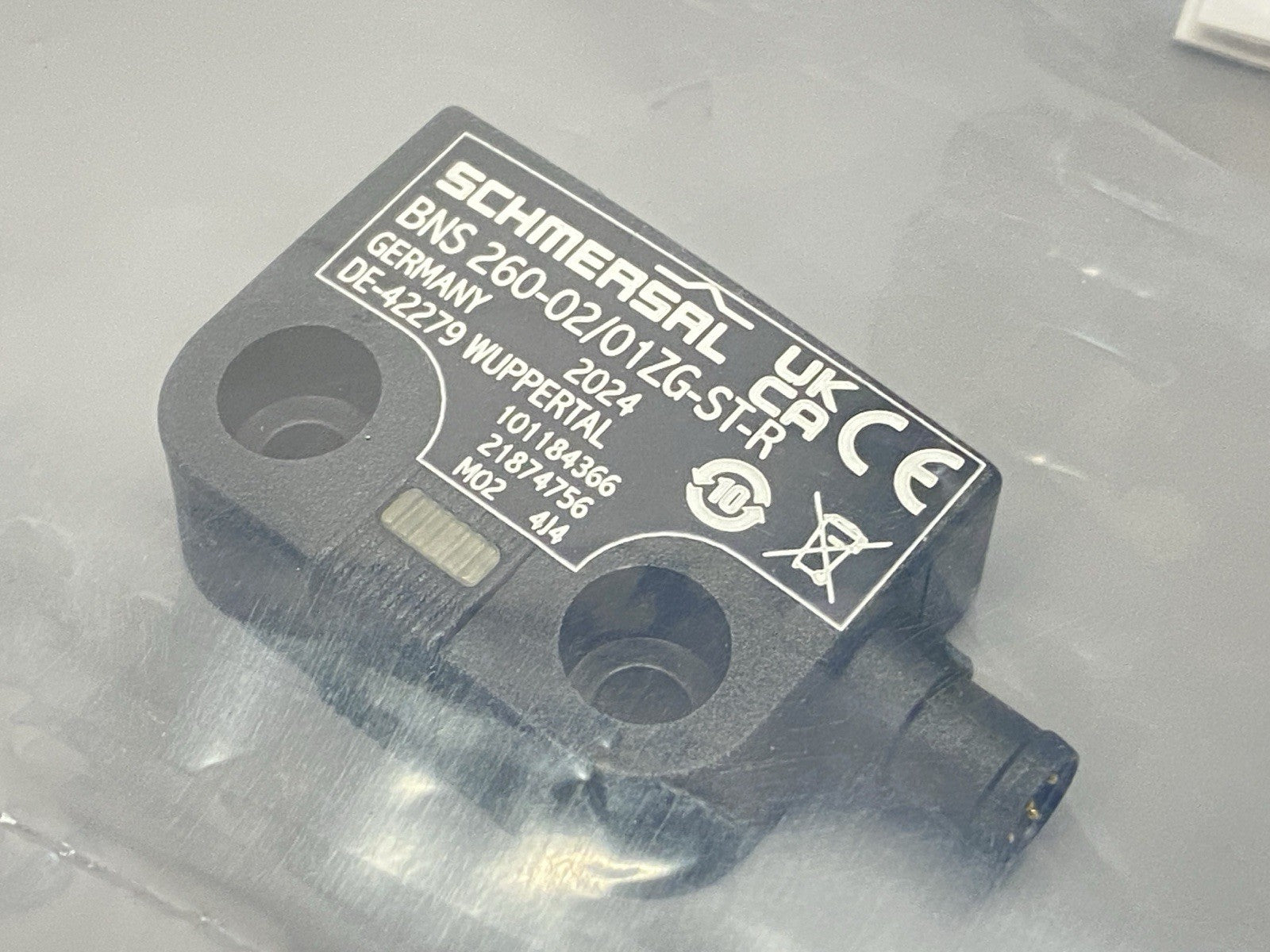 Schmersal BNS 260-02/01ZG-ST-R Non-Contact Safety Sensor Switch 101184366 - Maverick Industrial Sales