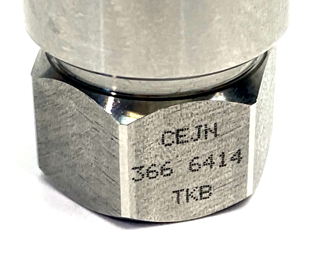 CEJN 103666414 DN10 SS Flat Face Quick Coupling Male Nipple 3/8" NPT 10 366 6414 - Maverick Industrial Sales