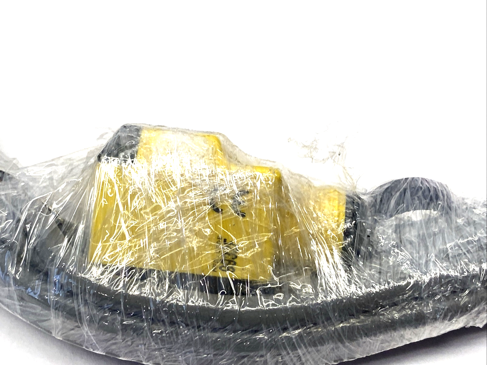 Banner Q25SN6R W/30 Right-Angle Base Mount Photoelectric Sensor 9m Cable 33867 - Maverick Industrial Sales