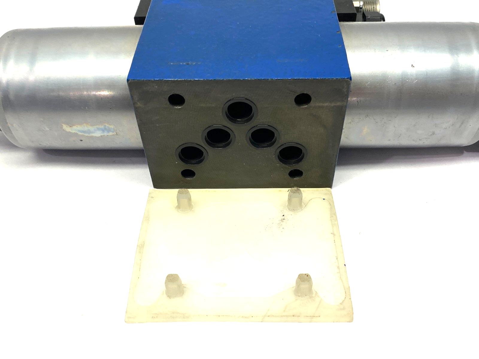 Bosch Rexroth R900927235 Proportion. Directional Valve 4WREE10V50-2X/G24K31/A1V - Maverick Industrial Sales