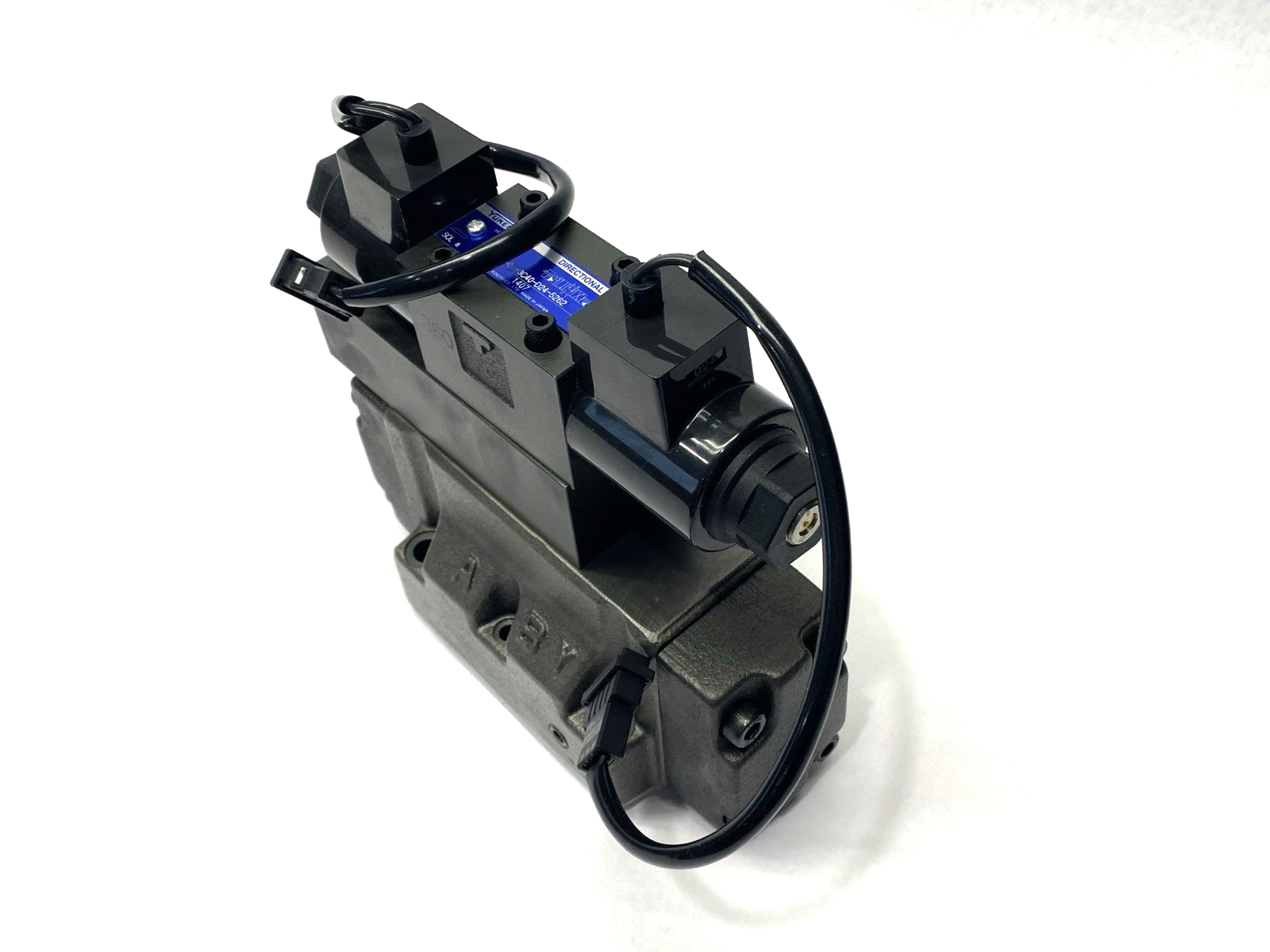 DSHG-04-3C40-D24-5262 | Yuken Hydraulic Directional Solenoid Valve 31.5MPa 4570PSI - New – Open box - Maverick Industrial Sales
