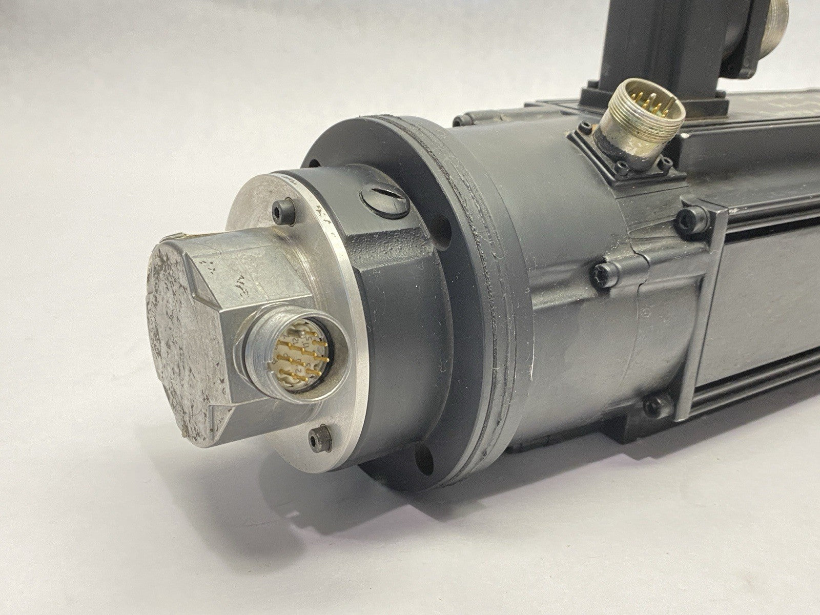 Indramat MAC071C-0-NS-4-C/095-A-0/DI522LV/S004 MAC AC Servo Motor R911242664 - Maverick Industrial Sales