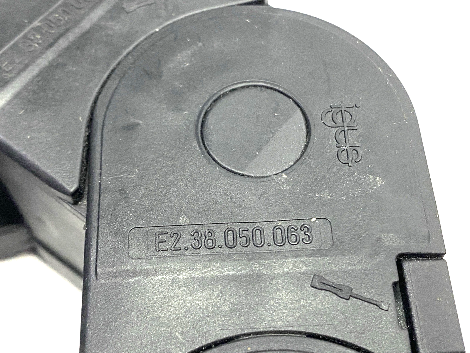Igus E2.38.050.063.0 E-Chain Assembly 90" Length - Maverick Industrial Sales