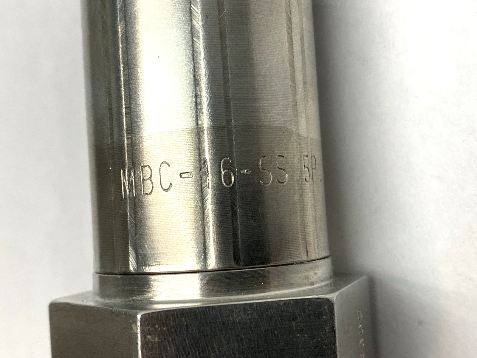 MBC-16-SS | Stainless Steel Braided Pipe 1" NPT 1' Overall Length SHELFWARE - New – Open box - Maverick Industrial Sales
