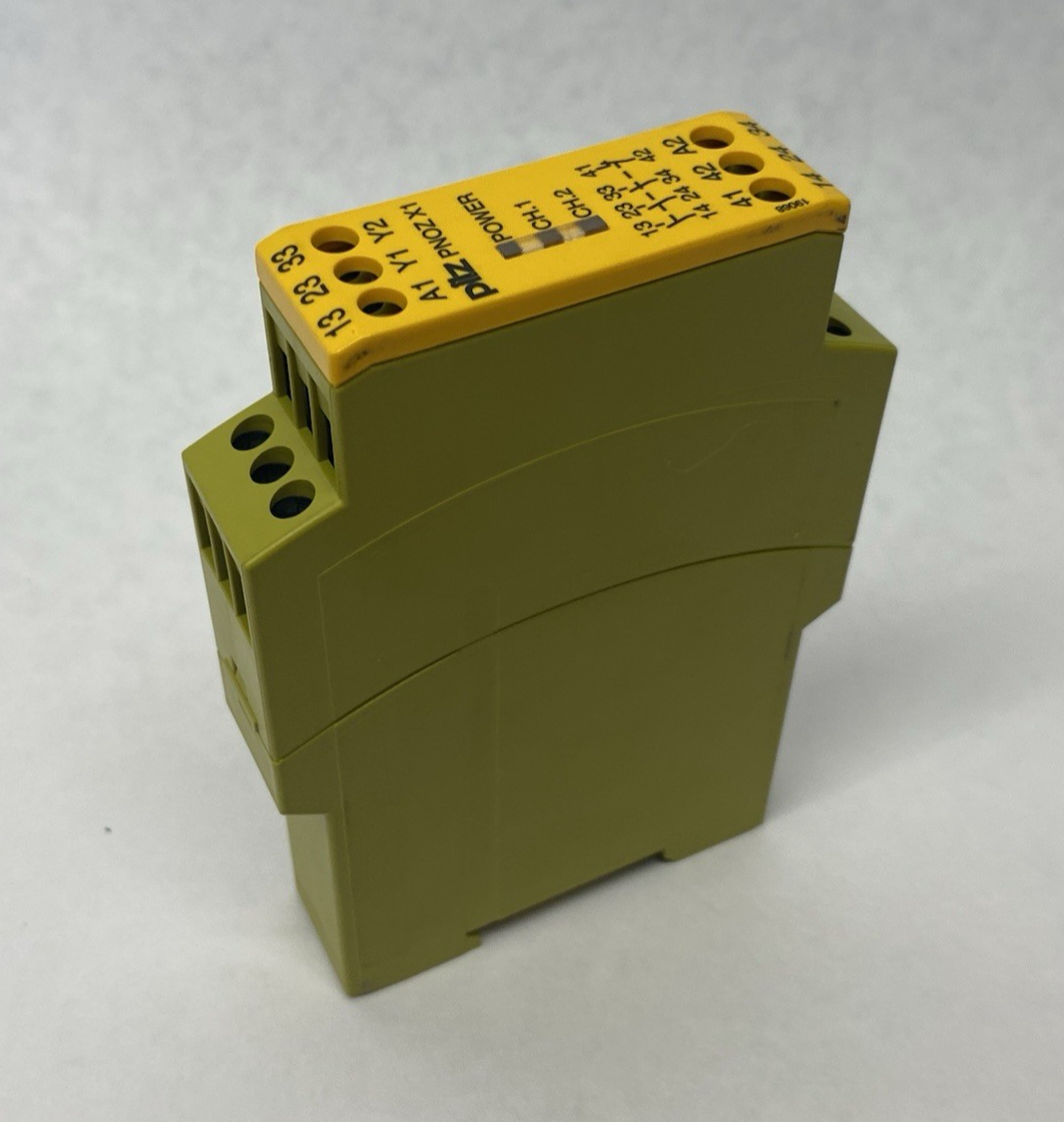 Pilz PNOZ X1 24VAC/DC 3n/o 1n/c Standalone Safety Relay 1-Channel Input 774300 - Maverick Industrial Sales