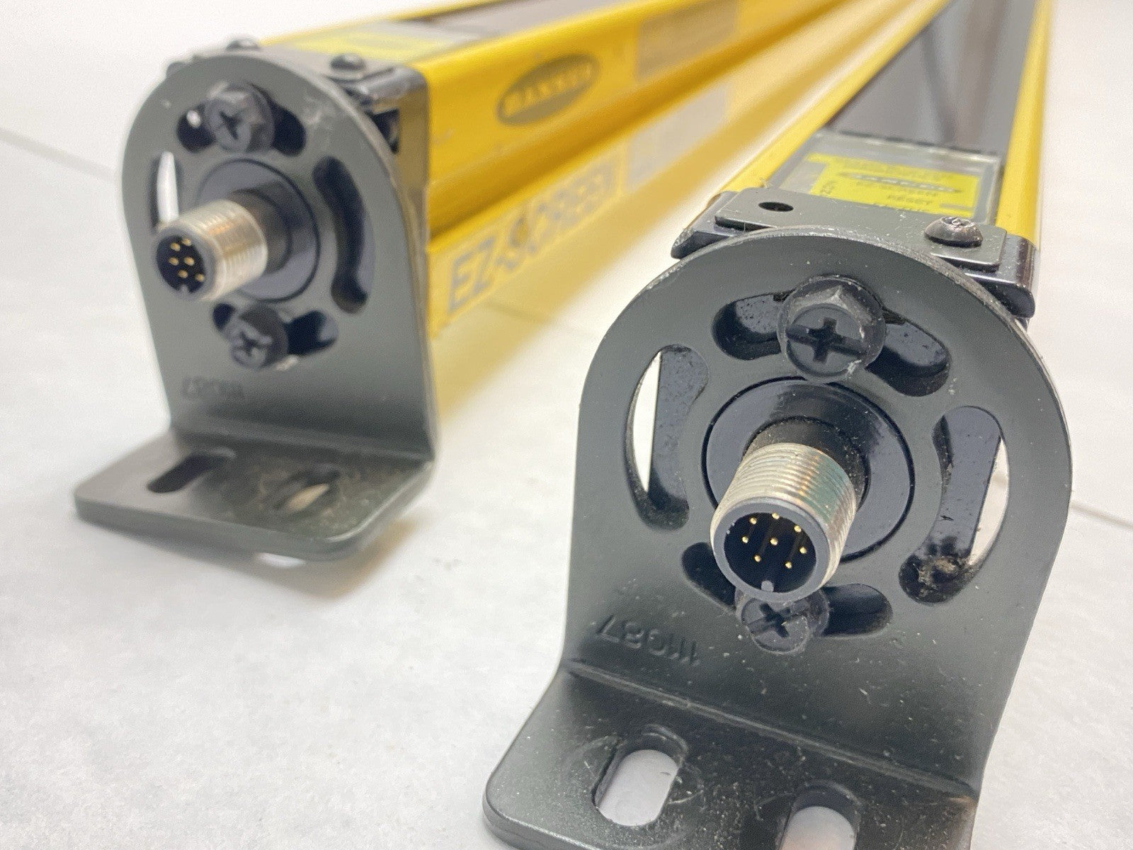 Banner SLSP14-1200Q88 EZ-SCREEN Type 4 Safety Light Curtain Pair 72386 - Maverick Industrial Sales