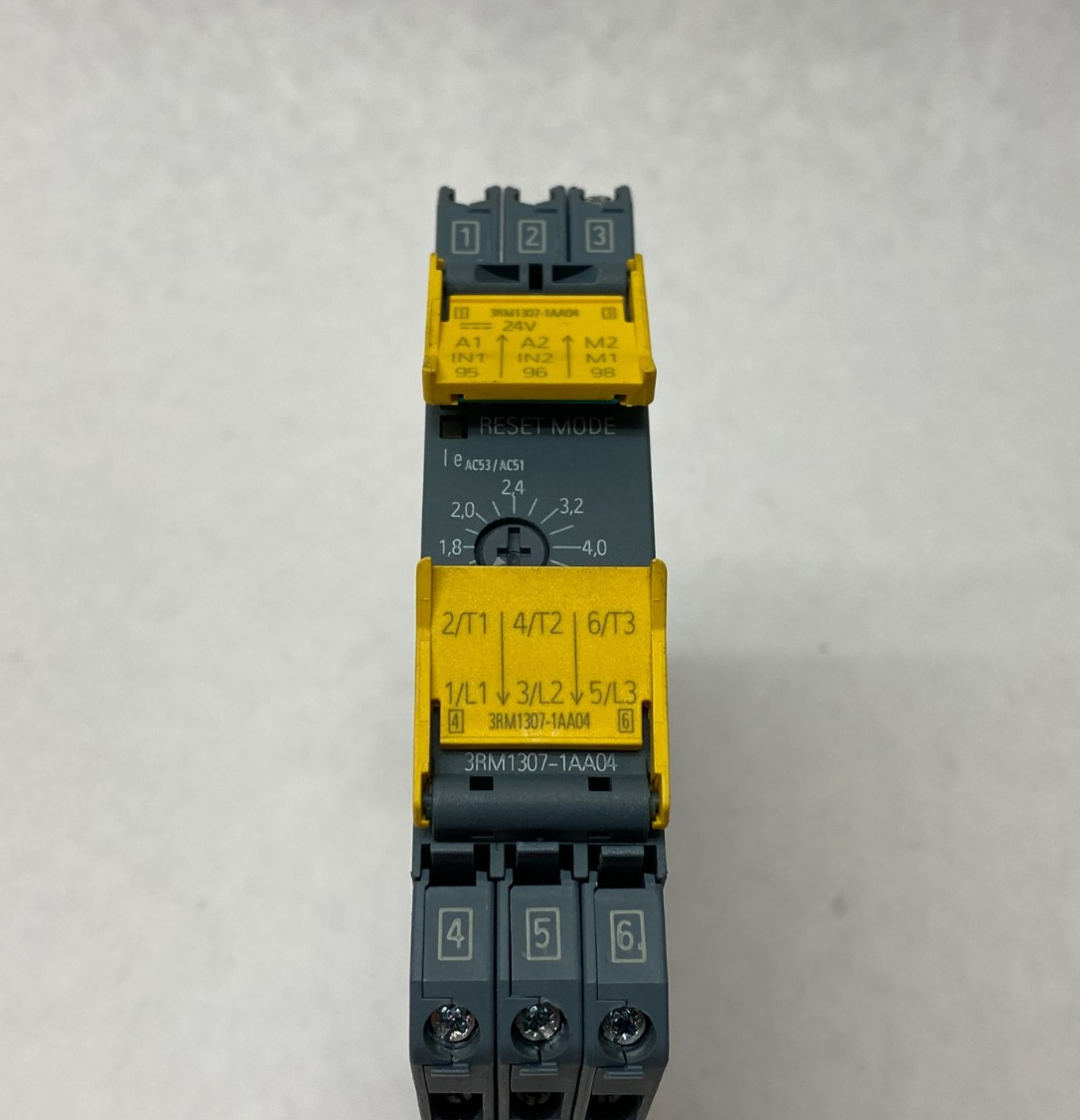 Siemens 3RM1307-1AA04 SIRIUS Fail-Safe Reversing Starter 500V Screw Terminals - Maverick Industrial Sales