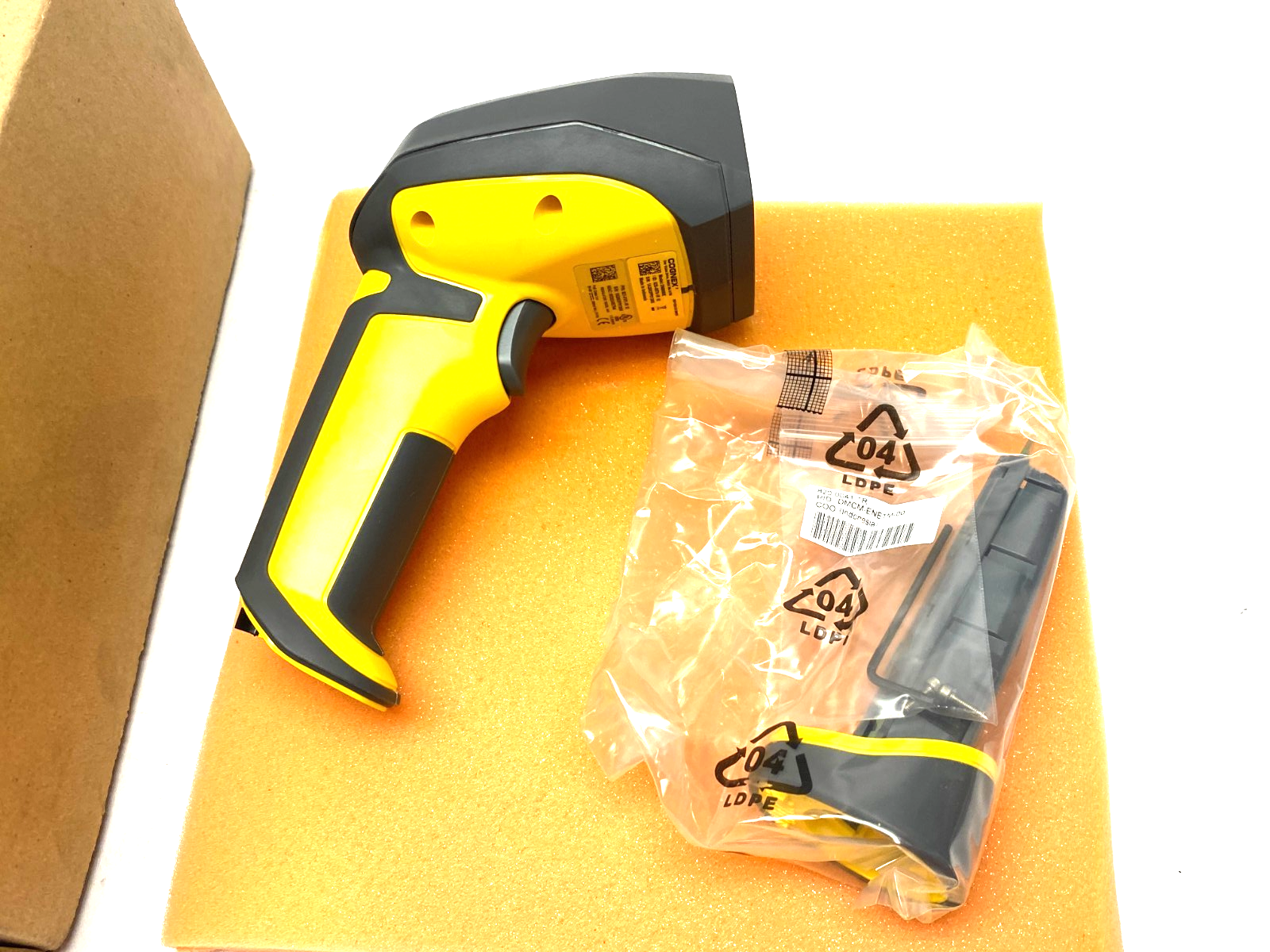 Cognex 825-0579-1R Dataman Handheld Barcode Reader DM8050E w/ Battery Pack - Maverick Industrial Sales
