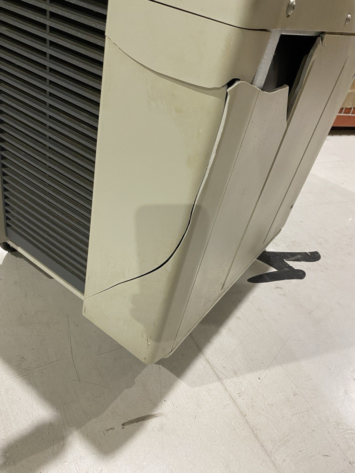 CTI Cryogenics 8135901G001 3Ph 9600 Series Compressor 380-460V Broken Casing - Maverick Industrial Sales