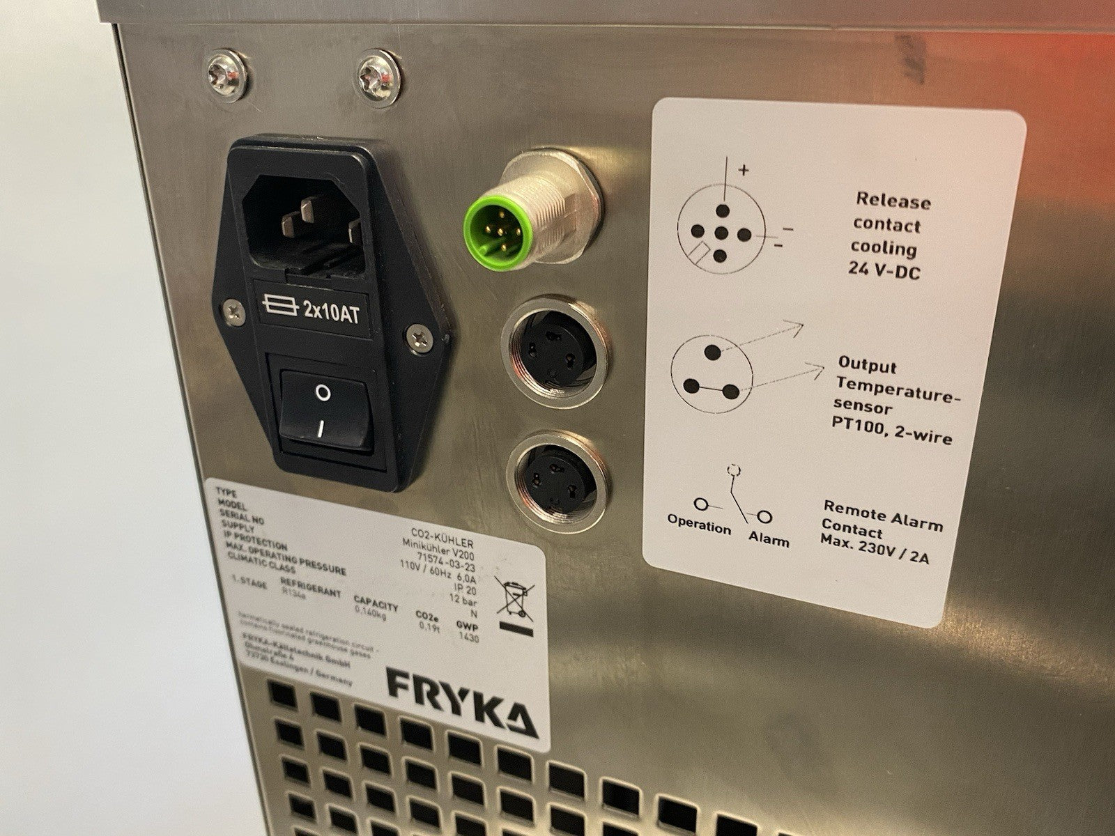 FRYKA CO2-Kühler Minikühler V200 0,140kg Capacity 110V/60Hz 6,0A - Maverick Industrial Sales