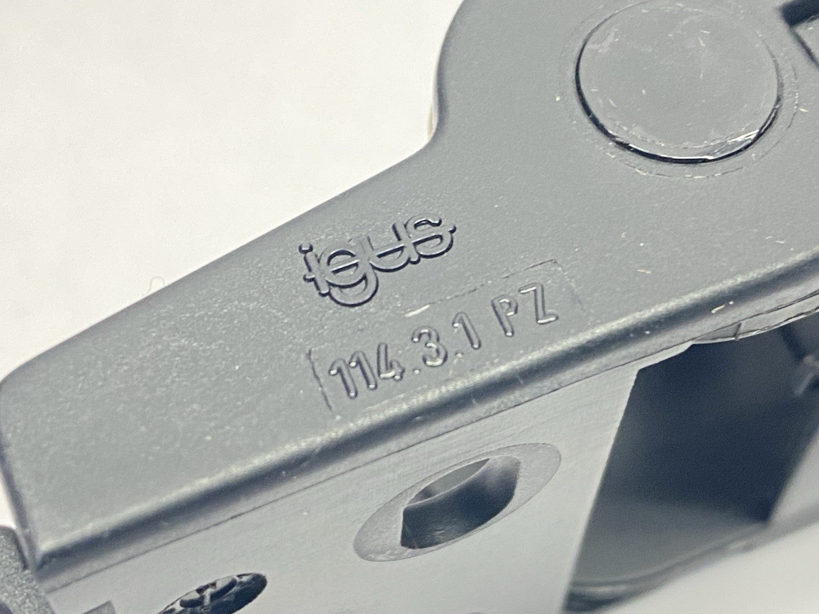 E14.3.028.0 | Igus E14 Series Energy Chain 14 Links 1.4ft Length w/ 114-3-12PZ-A1 - New Other - Maverick Industrial Sales