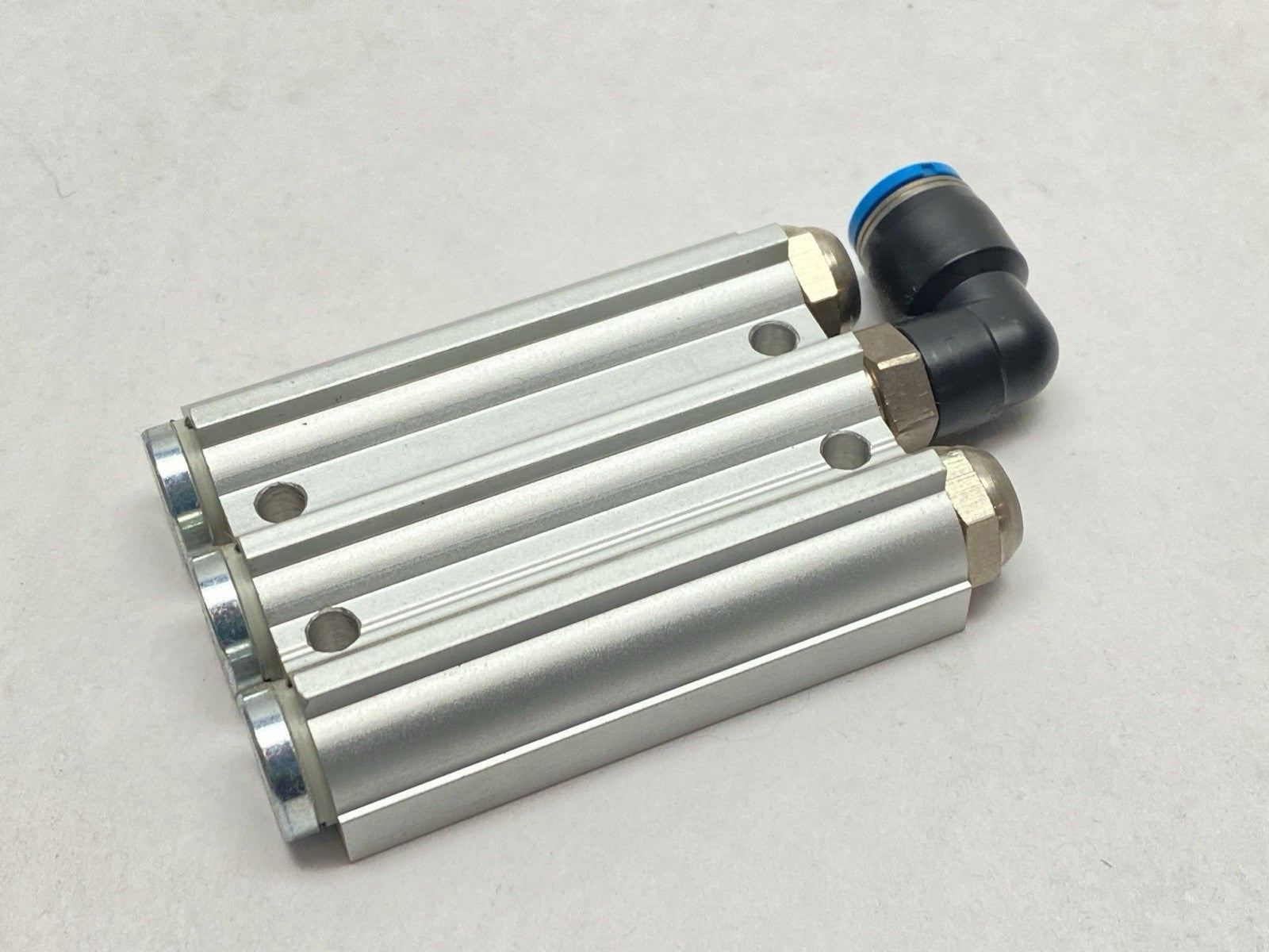 VABM-L1-14S-G14-4 | Festo Manifold Rail Pneumatic Valve Base 566620 - Used - Maverick Industrial Sales