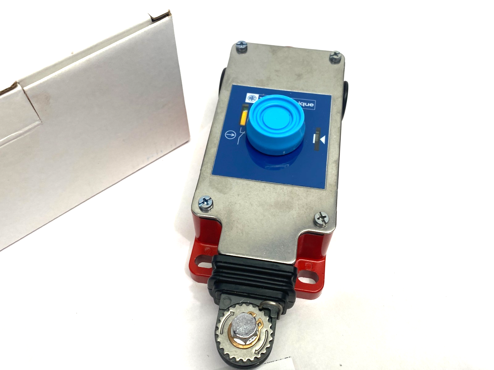 Telemecanique XY2CH13290H7 Latching Emergency Stop Trip Wire Switch 907401 - Maverick Industrial Sales