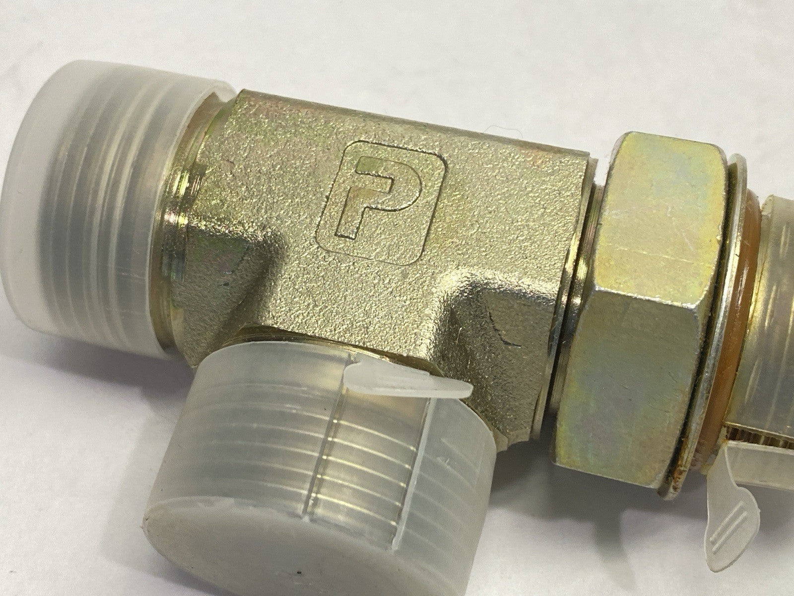 16 R5OLO-S | Parker Seal-Lok ORFS Run Tee 1" ORFS x 1-1/16-12 SAE x 1" ORFS - New Other - Maverick Industrial Sales