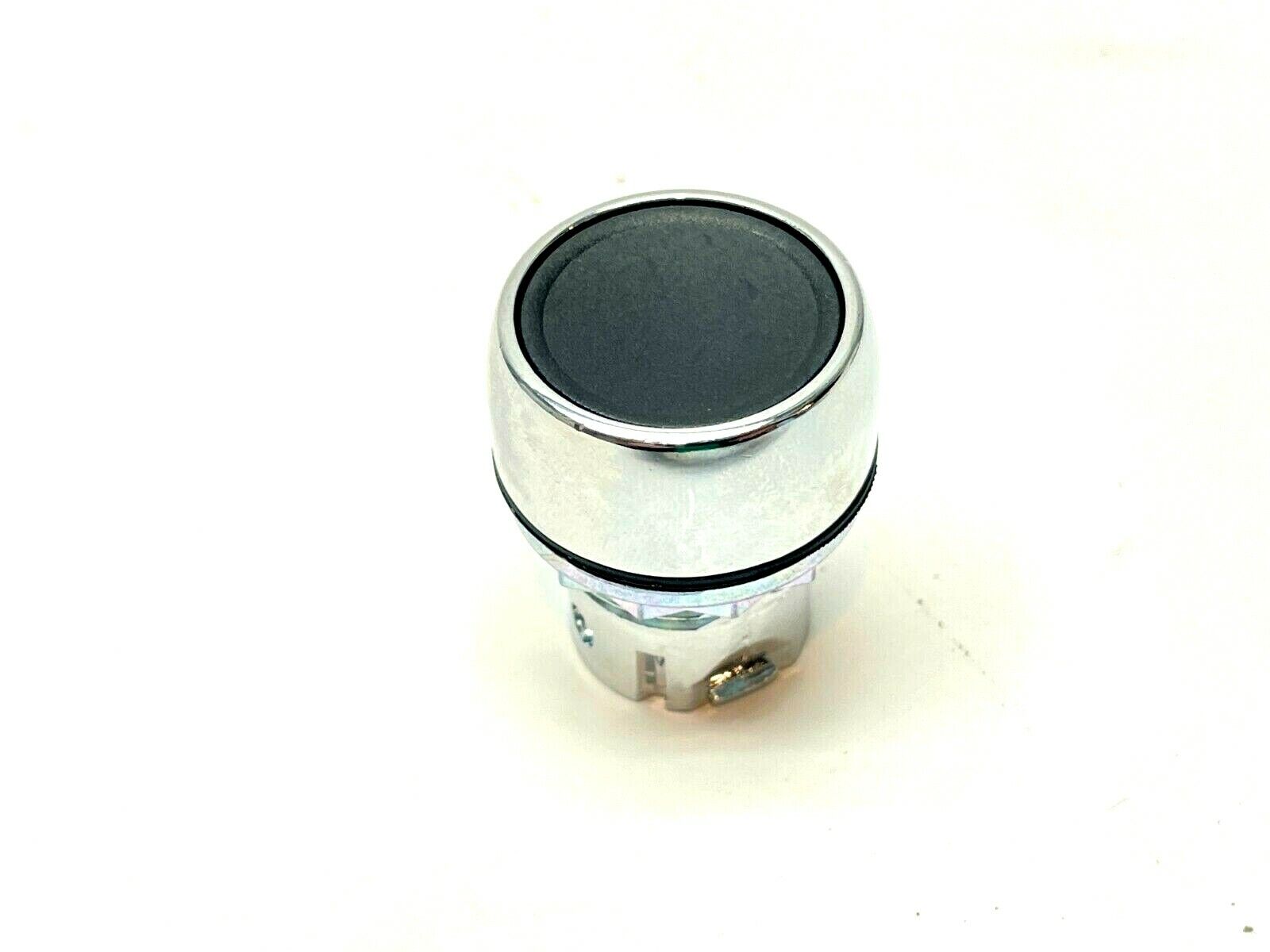 Allen Bradley 800FM-FA2 Pushbutton Flush Alternate Action - Maverick Industrial Sales