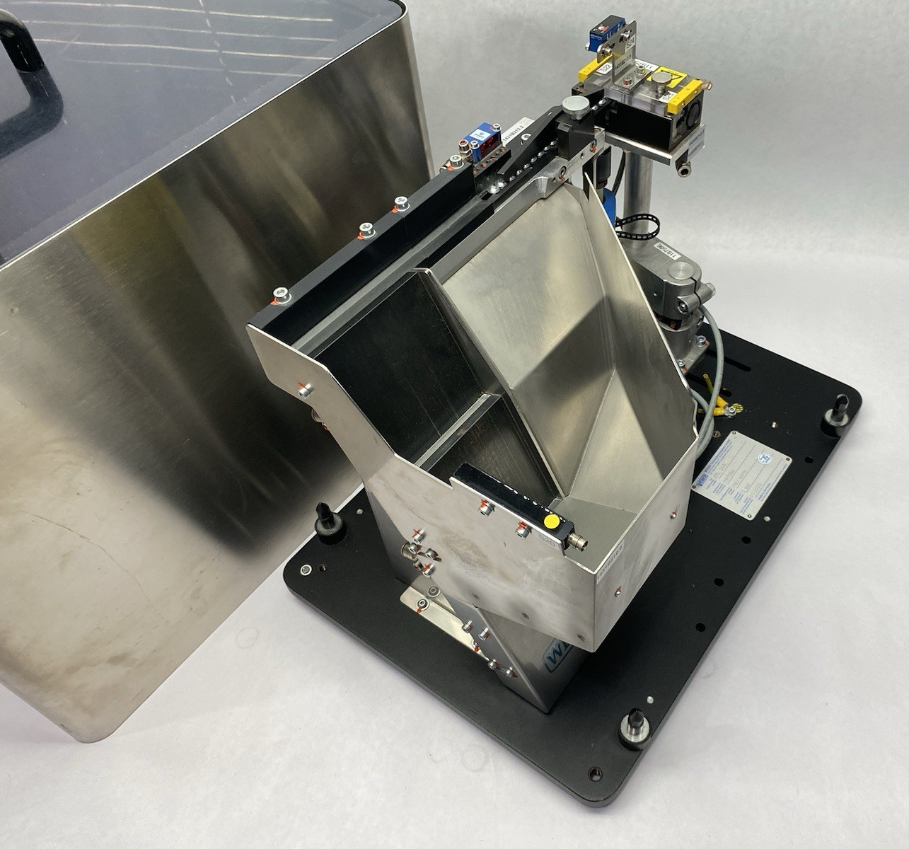 Weber ZEL 240 Gentle Vibratory Step Feeder System, Very Low Noise Emissions - Maverick Industrial Sales