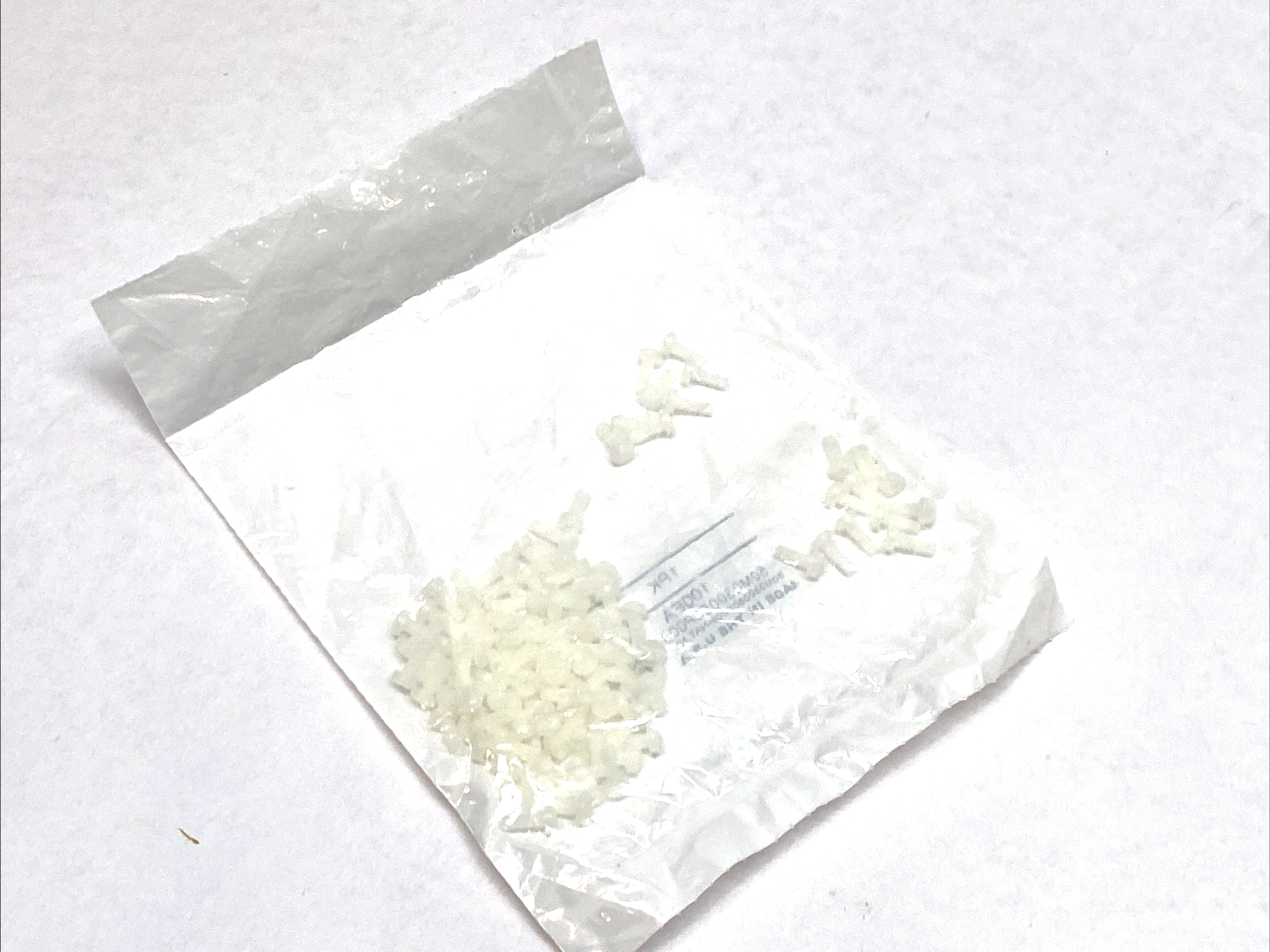 | Essentra 50M030050P008 Pan Phillips Screw M3 x 0.5 - 8mm Nylon White PKG OF 100 - New - Maverick Industrial Sales