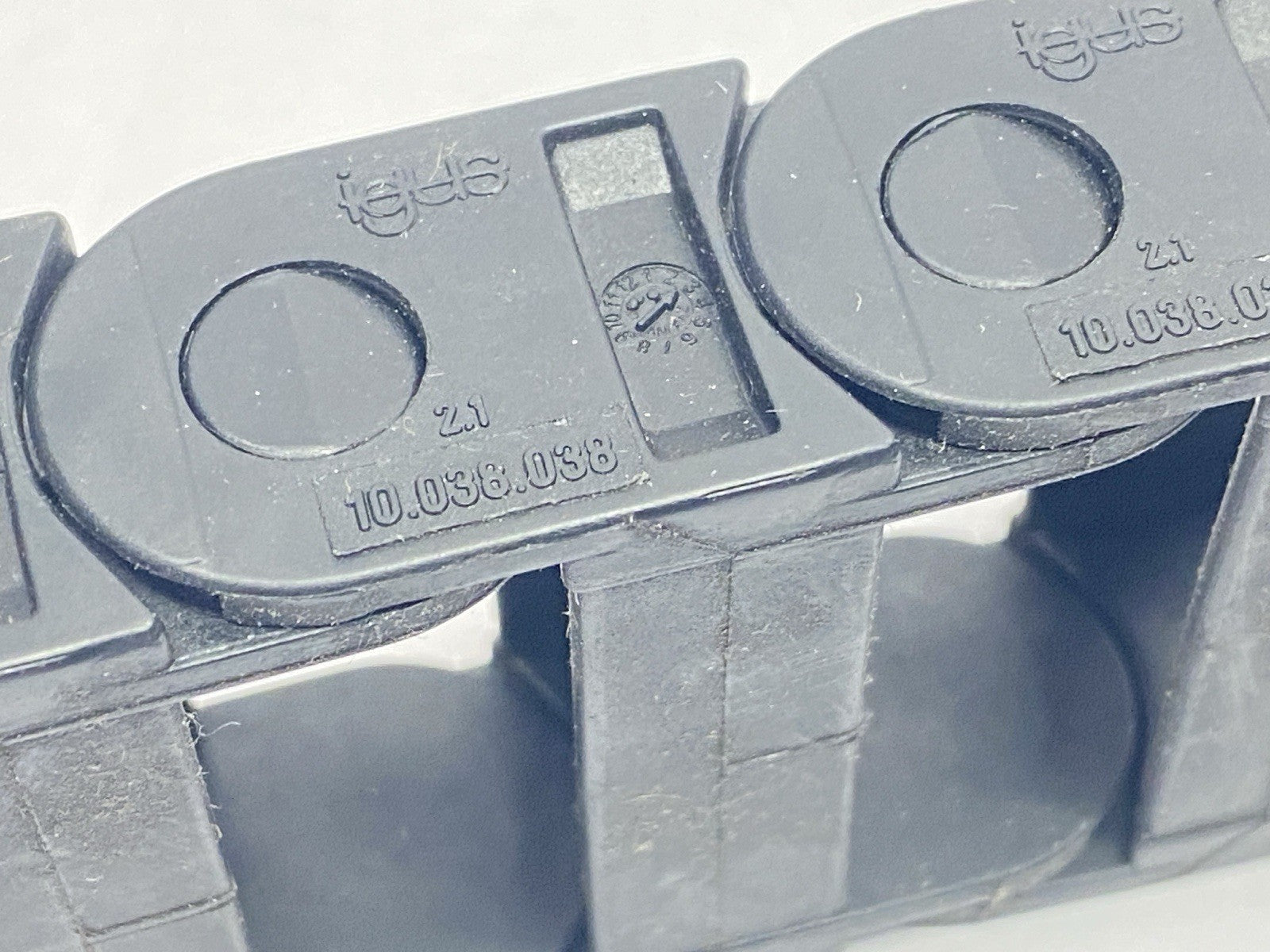 10.038.038 | Igus E2 Series Energy Chain 22 Links 2.2ft Length - New Other - Maverick Industrial Sales