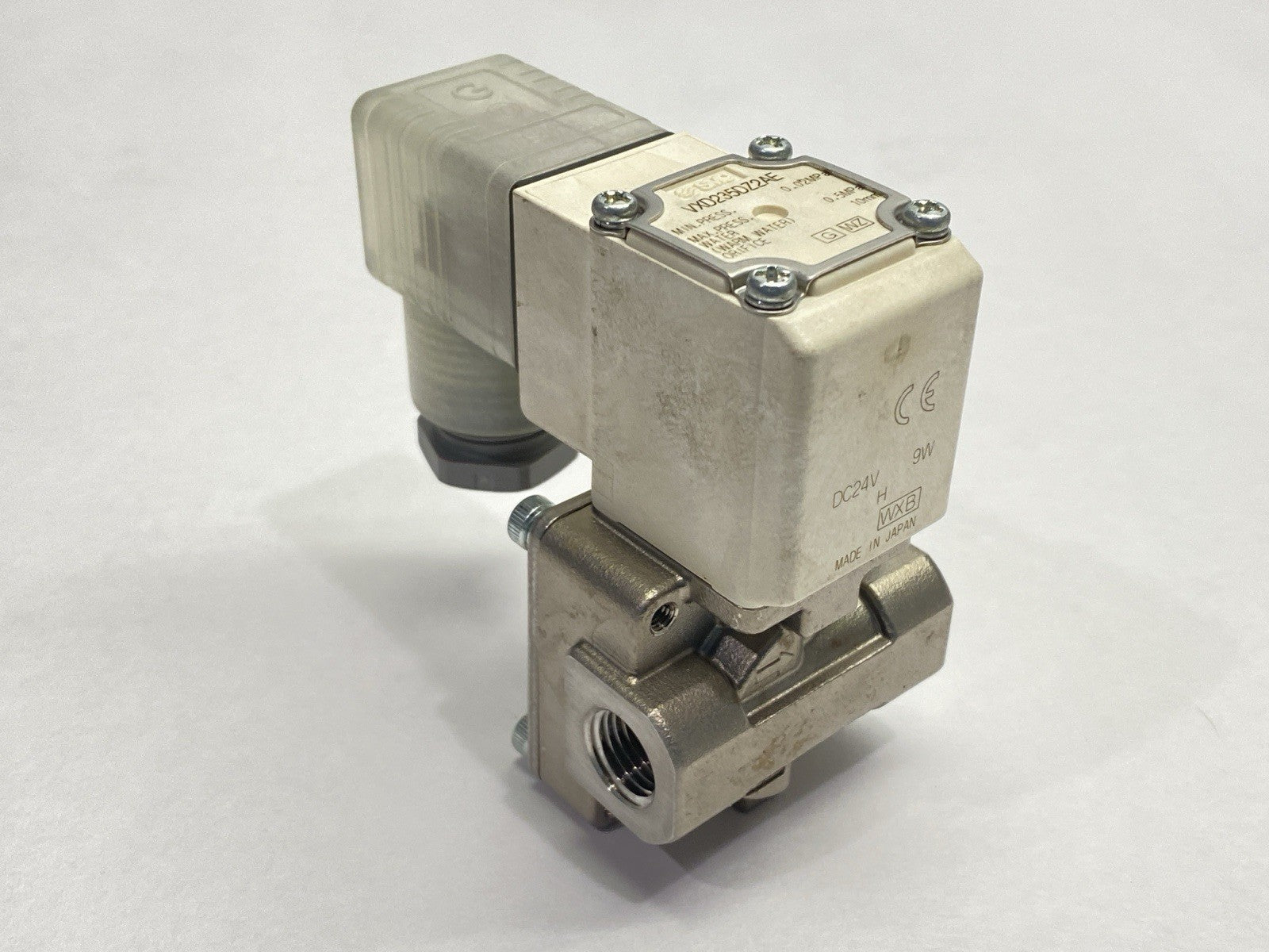 VXD235DZ2AE | SMC Pneumatic 2-Way Media Valve 1/4" NPT - New – Open box - Maverick Industrial Sales