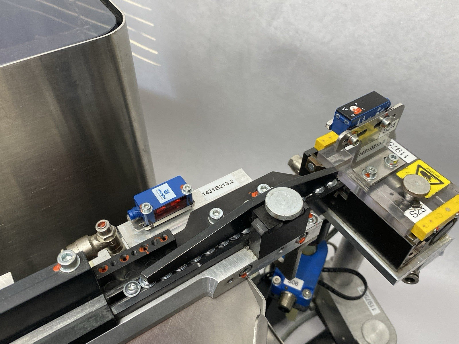 Weber ZEL 240 Gentle Vibratory Step Feeder System, Very Low Noise Emissions - Maverick Industrial Sales